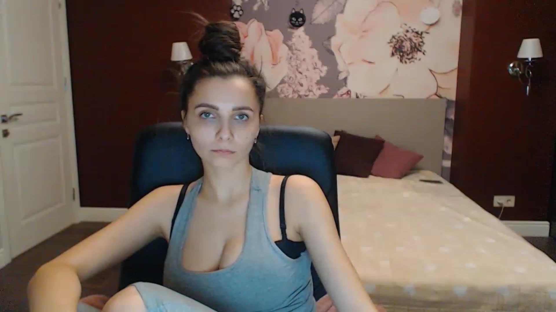 Gallery image thumbnail from Karina_Mils's myfreecams stream on, 02/11/2023, 16:11 image 9 of 20