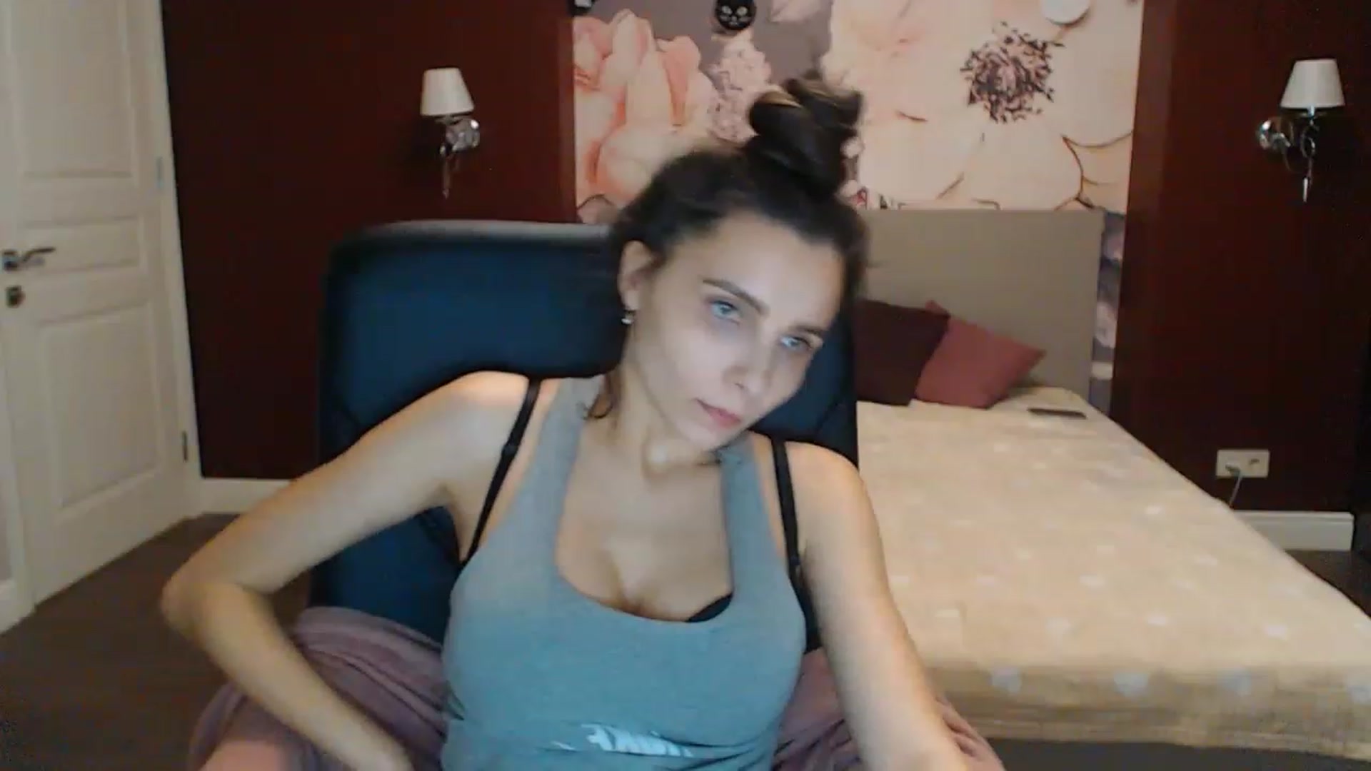 Gallery image thumbnail from Karina_Mils's myfreecams stream on, 02/11/2023, 17:52 image 9 of 20