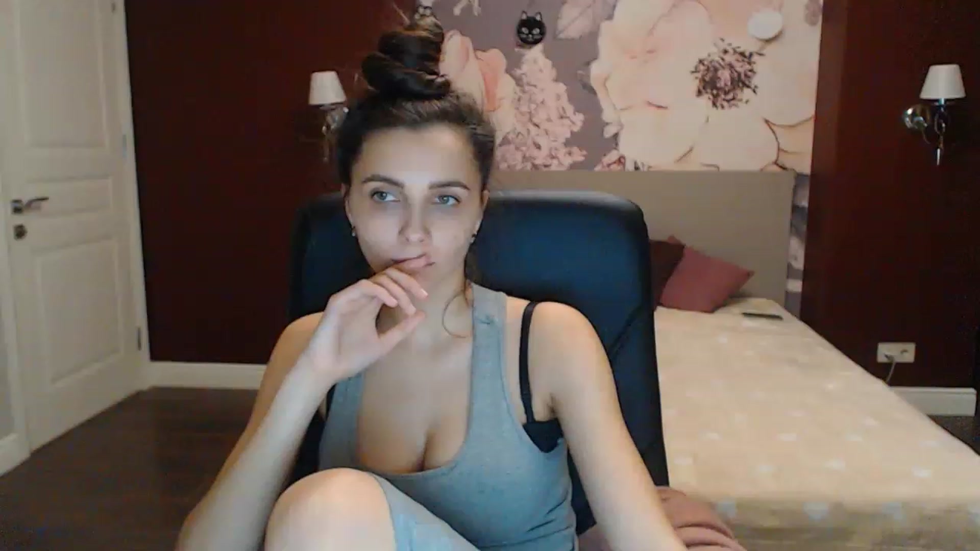 Gallery image thumbnail from Karina_Mils's myfreecams stream on, 02/11/2023, 17:52 image 14 of 20