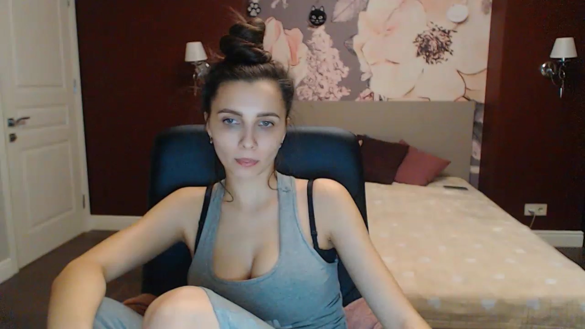 Gallery image thumbnail from Karina_Mils's myfreecams stream on, 02/11/2023, 17:52 image 10 of 20