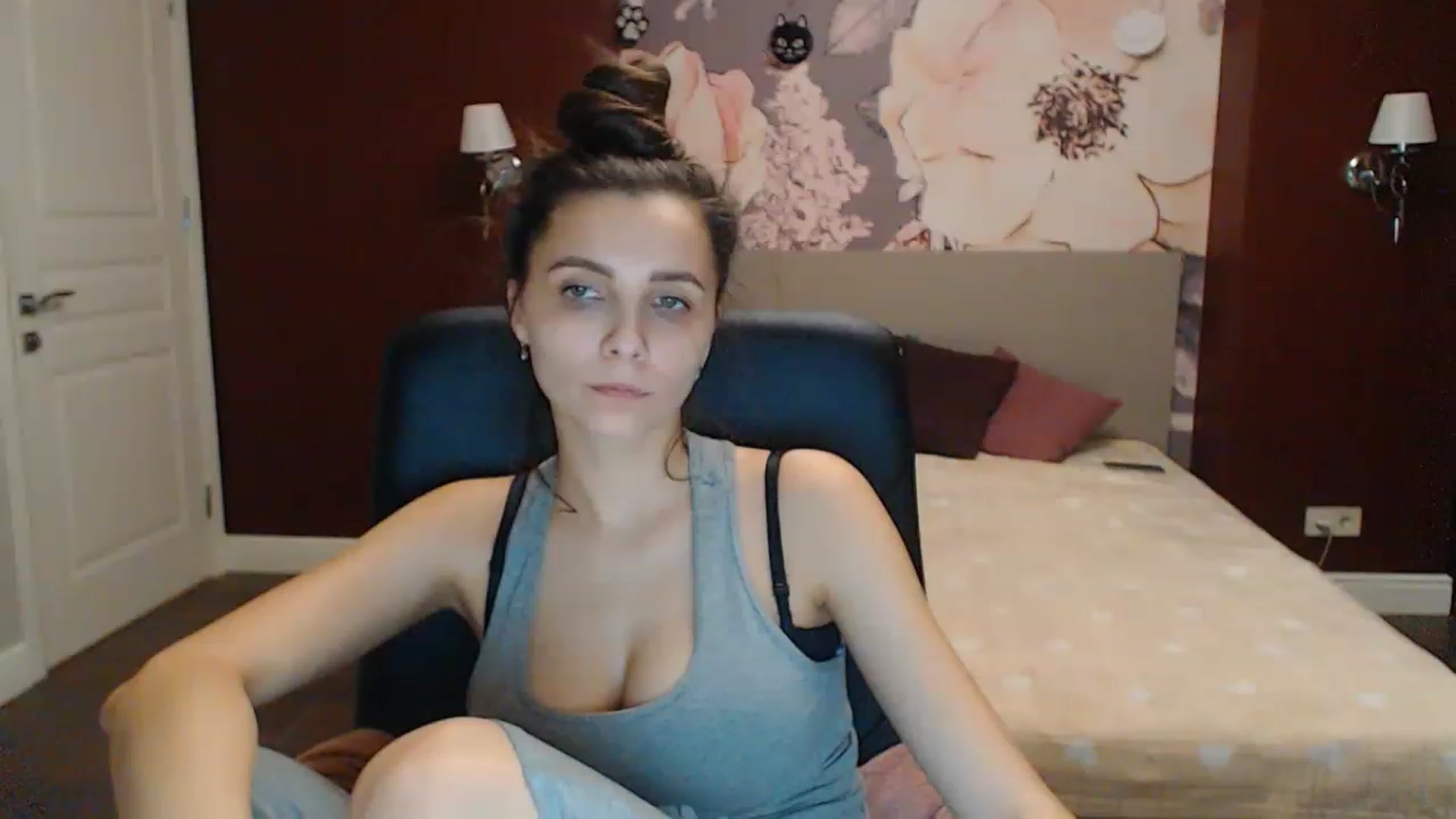 Gallery image thumbnail from Karina_Mils's myfreecams stream on, 02/11/2023, 17:52 image 11 of 20