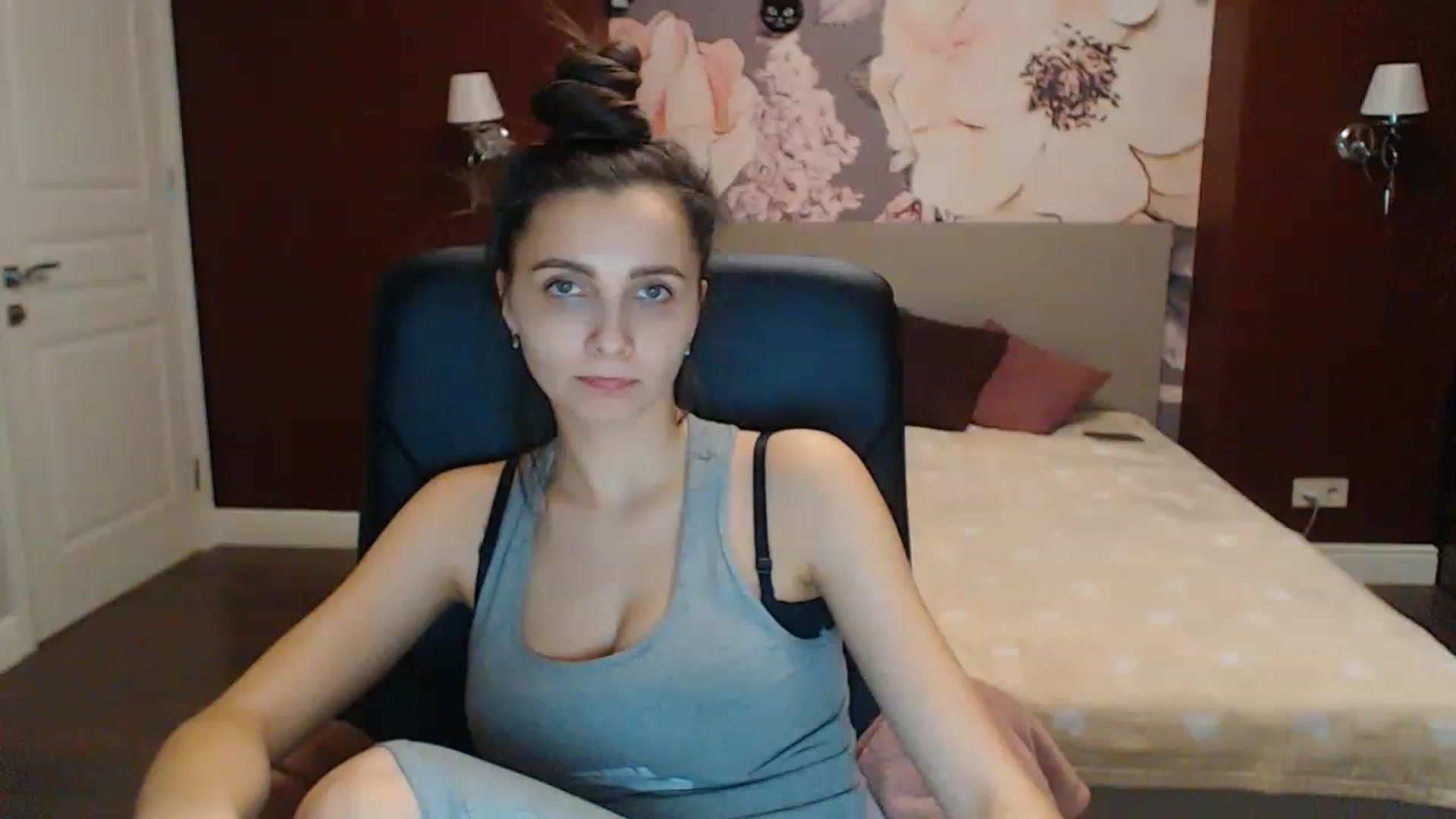 Gallery image thumbnail from Karina_Mils's myfreecams stream on, 02/11/2023, 17:52 image 4 of 20