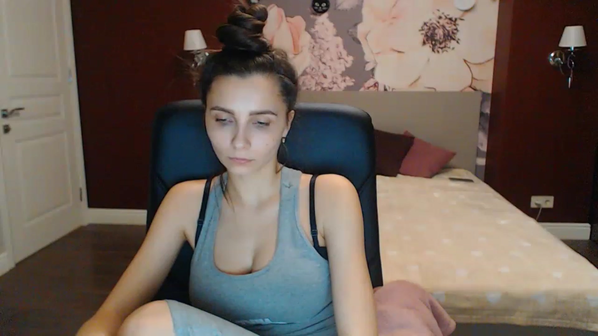 Gallery image thumbnail from Karina_Mils's myfreecams stream on, 02/11/2023, 17:52 image 6 of 20