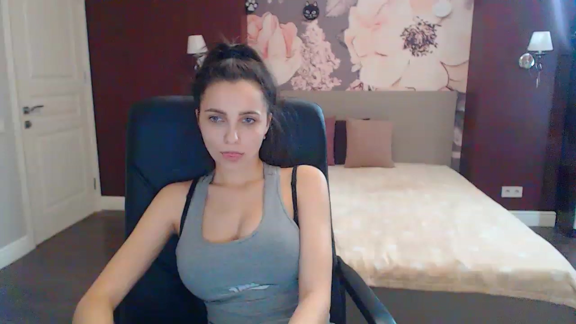 Gallery image thumbnail from Karina_Mils's myfreecams stream on, 02/12/2023, 12:25 image 17 of 20