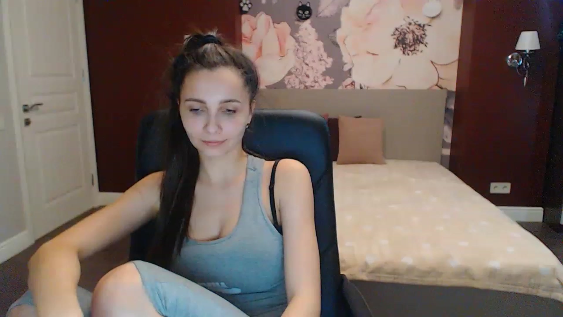 Gallery image thumbnail from Karina_Mils's myfreecams stream on, 02/12/2023, 12:25 image 9 of 20