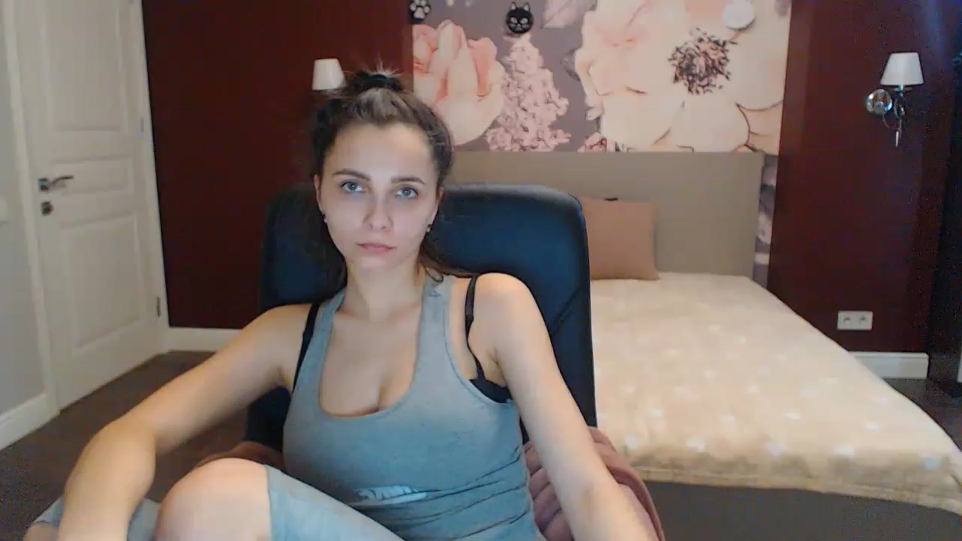 Gallery image thumbnail from Karina_Mils's myfreecams stream on, 02/12/2023, 12:25 image 6 of 20