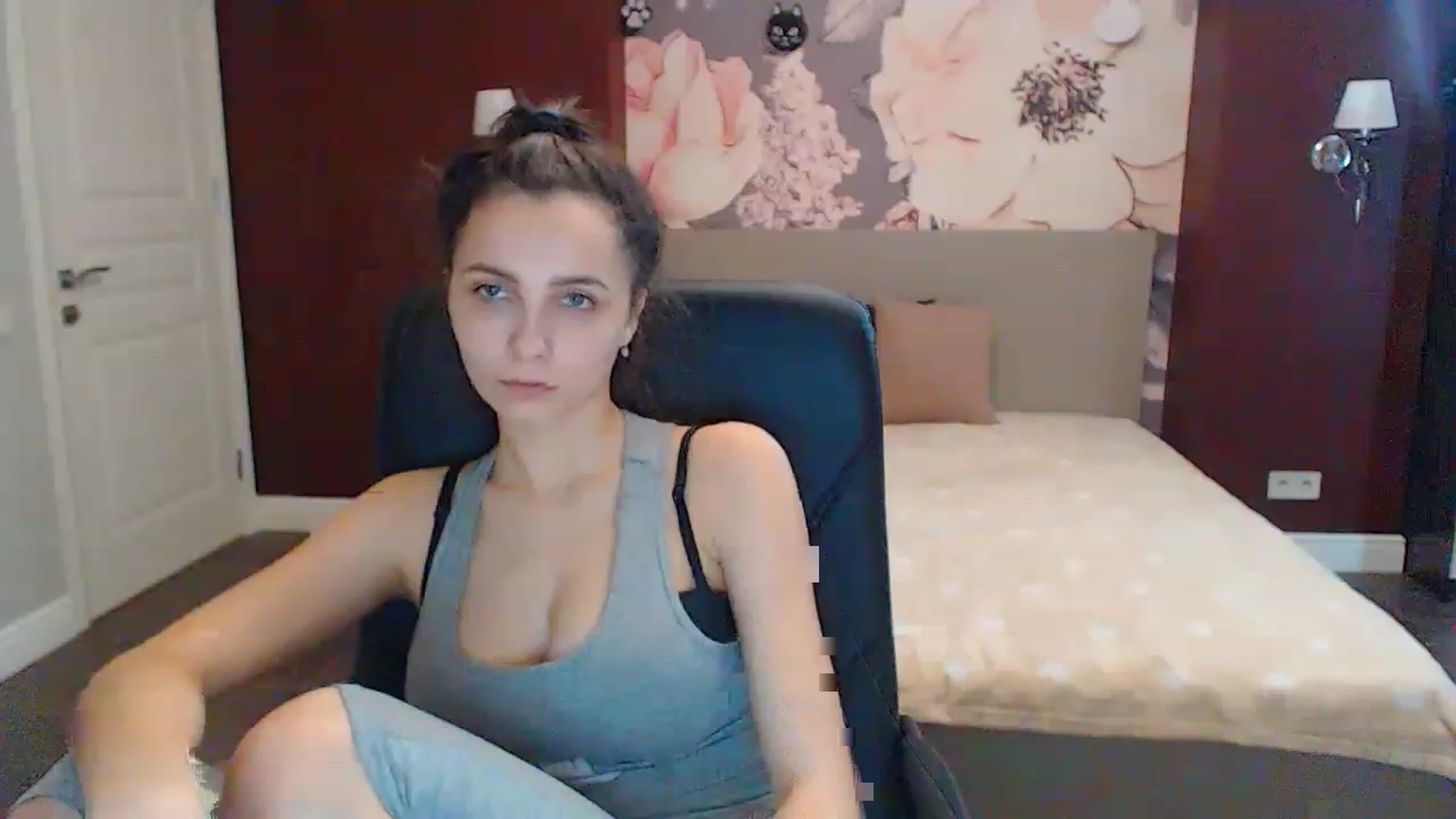 Gallery image thumbnail from Karina_Mils's myfreecams stream on, 02/12/2023, 12:25 image 14 of 20
