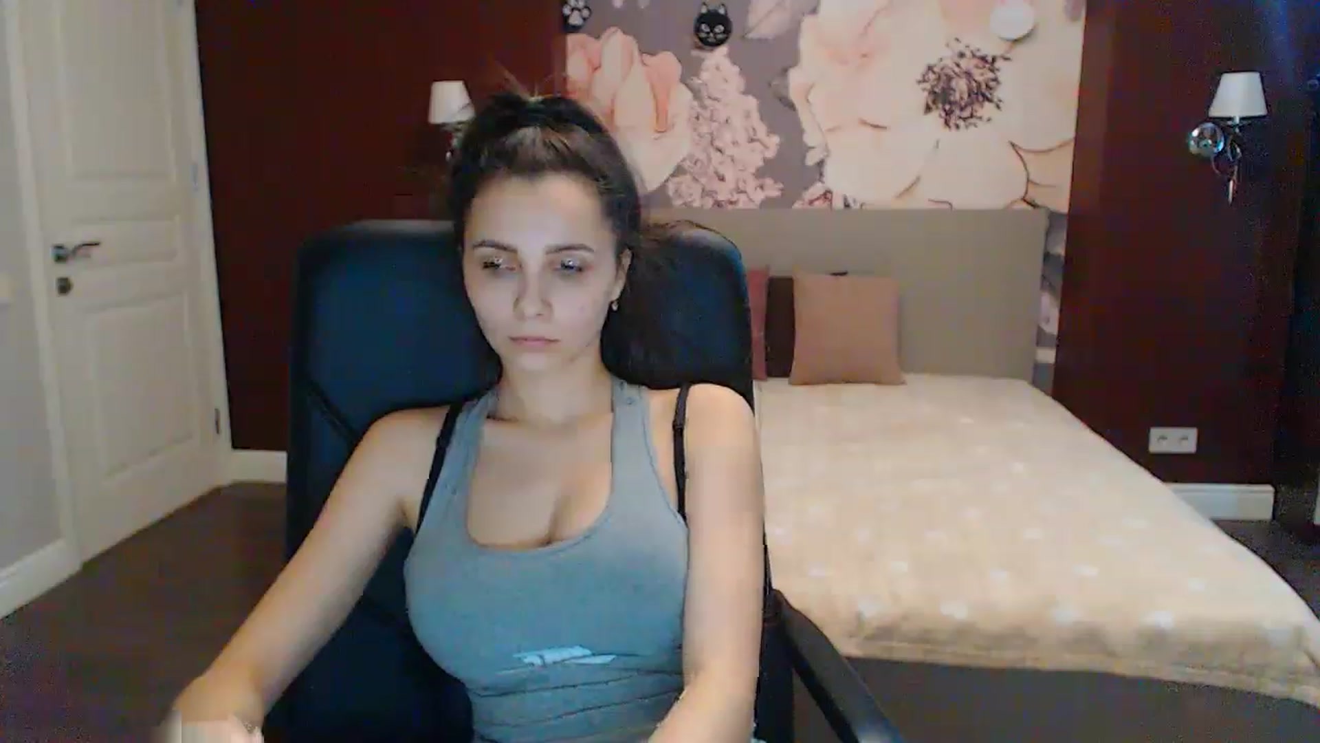 Gallery image thumbnail from Karina_Mils's myfreecams stream on, 02/12/2023, 12:25 image 16 of 20