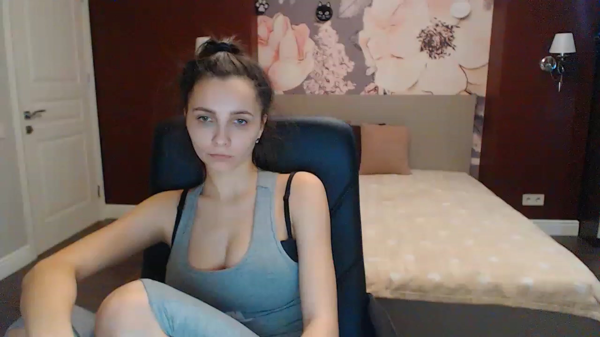 Gallery image thumbnail from Karina_Mils's myfreecams stream on, 02/12/2023, 12:25 image 10 of 20