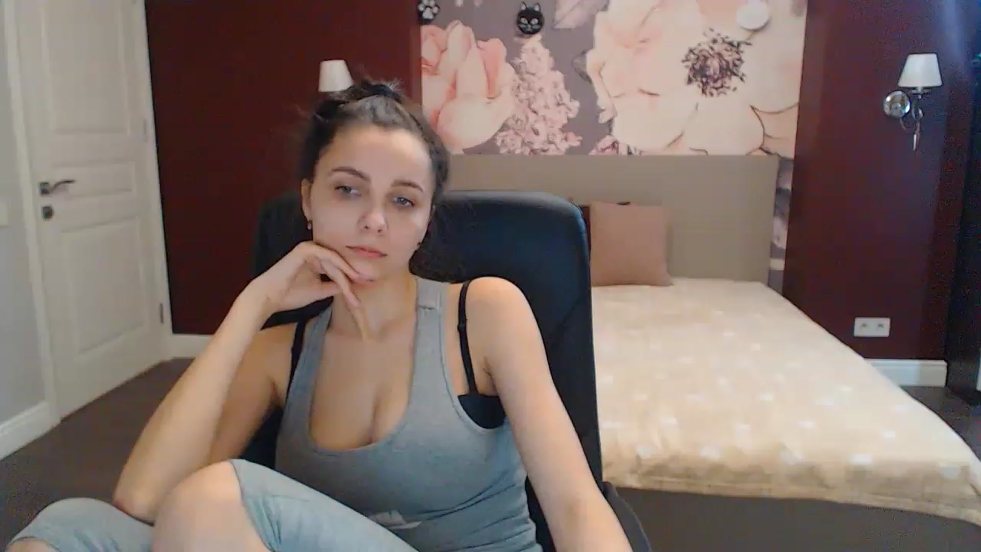 Gallery image thumbnail from Karina_Mils's myfreecams stream on, 02/12/2023, 12:25 image 13 of 20