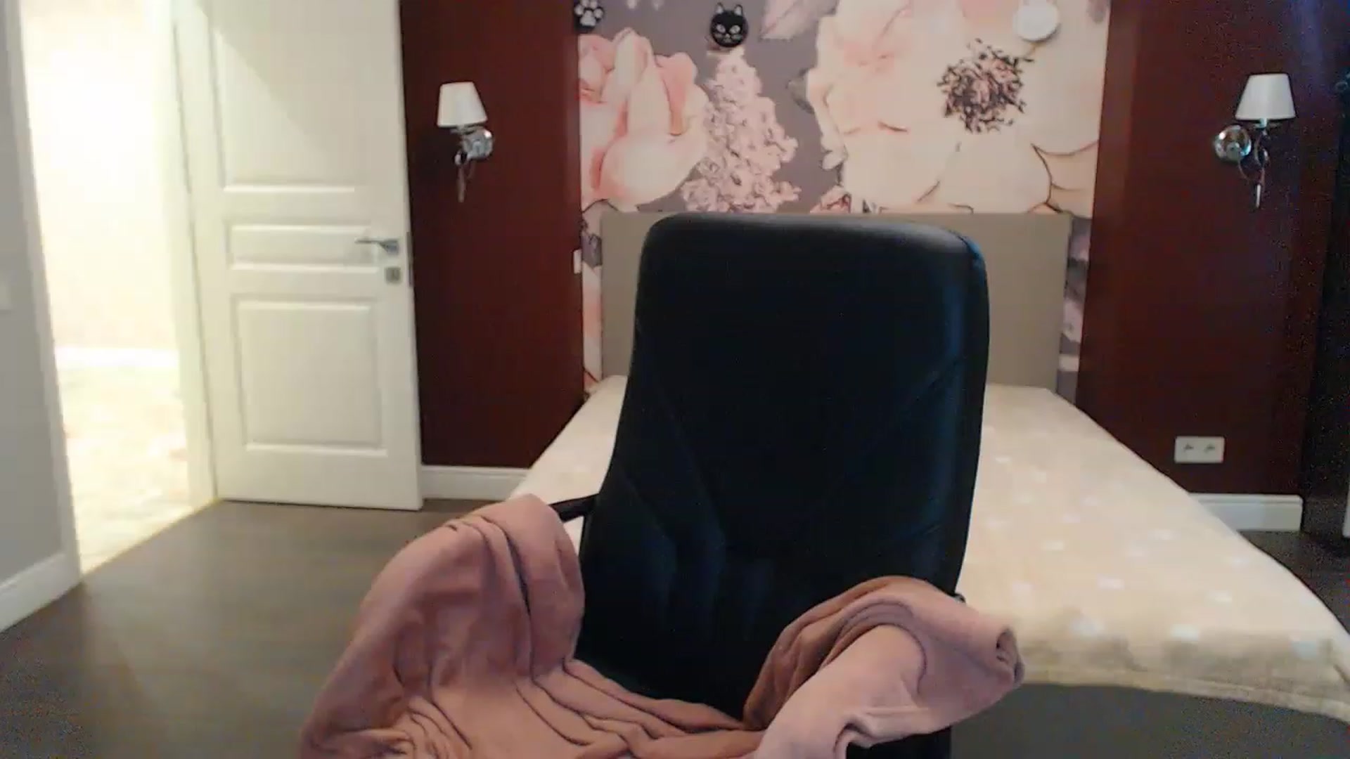 Gallery image thumbnail from Karina_Mils's myfreecams stream on, 02/12/2023, 12:25 image 8 of 20