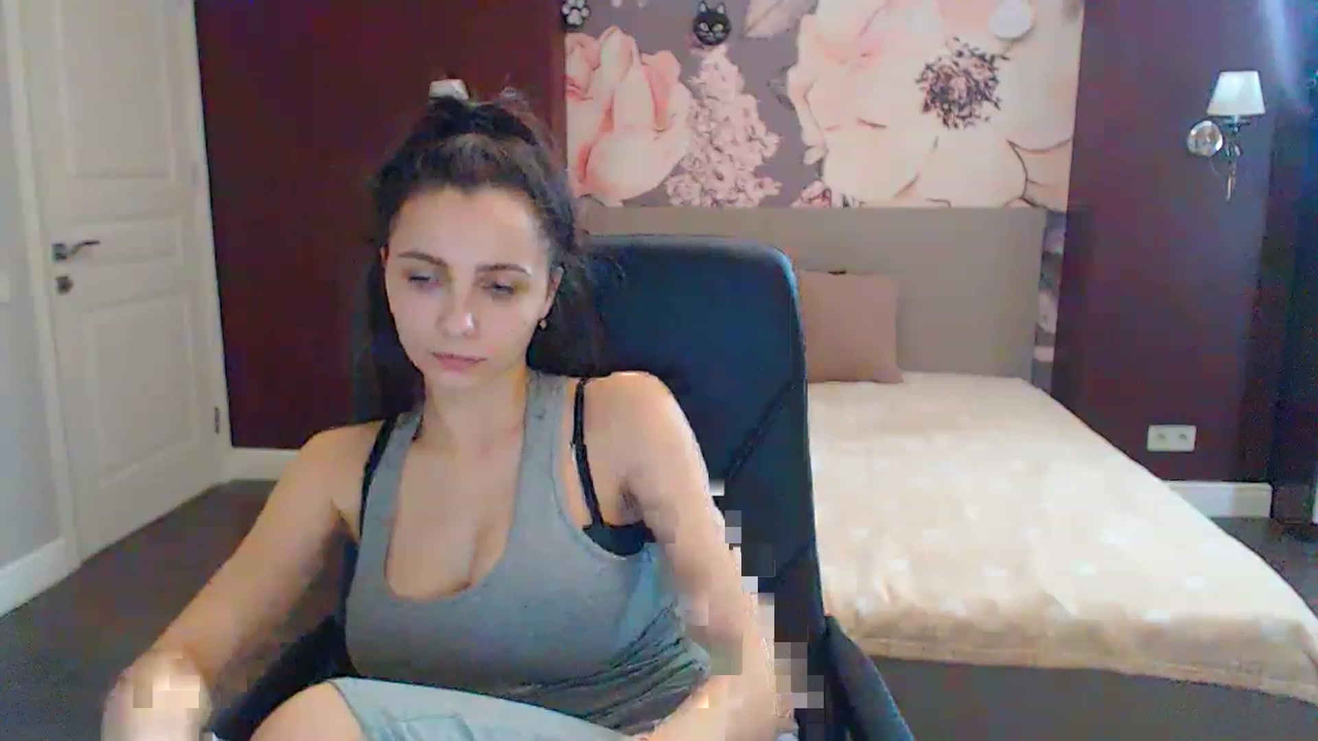 Gallery image thumbnail from Karina_Mils's myfreecams stream on, 02/12/2023, 12:25 image 18 of 20