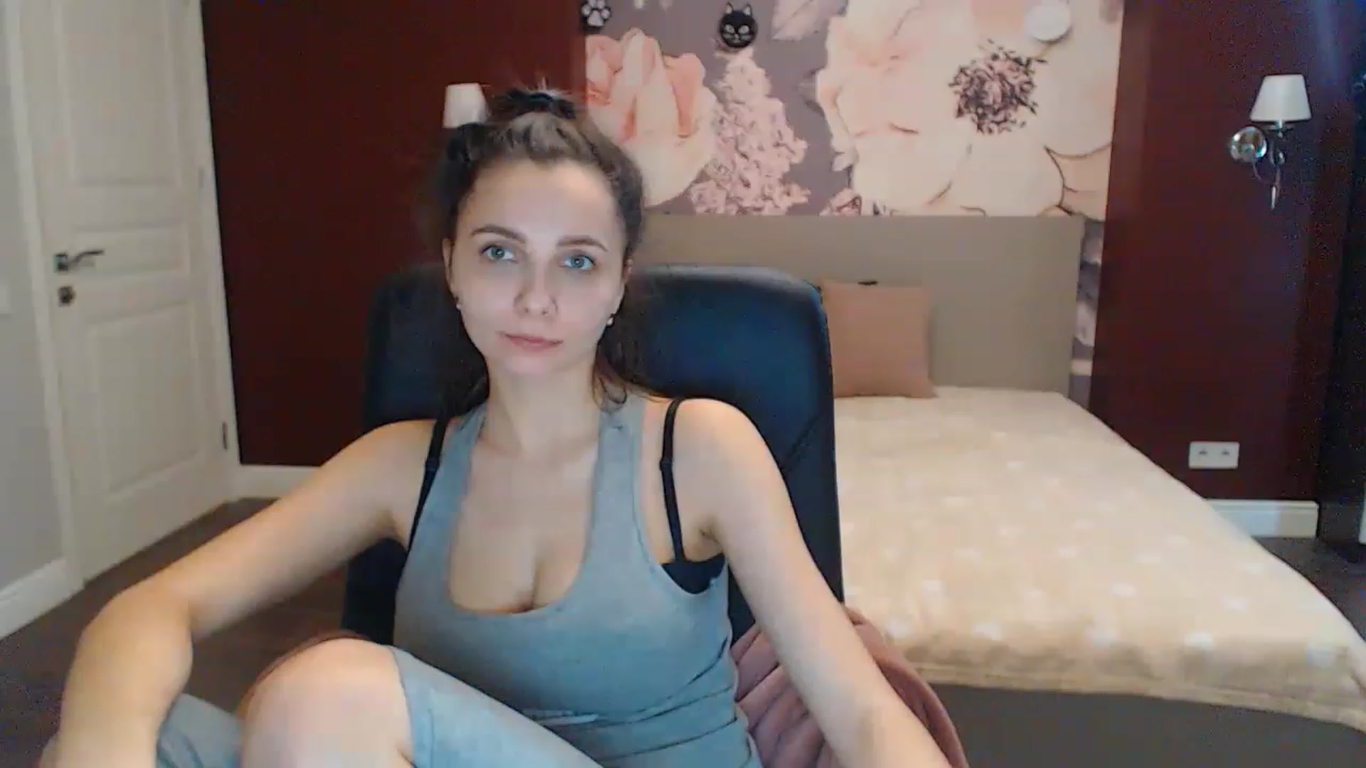 Gallery image thumbnail from Karina_Mils's myfreecams stream on, 02/12/2023, 12:25 image 5 of 20