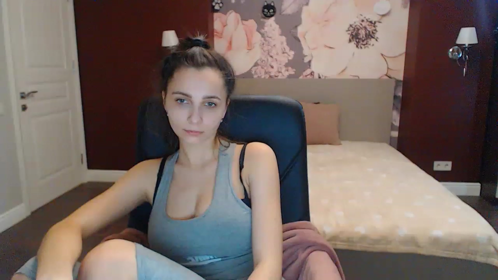 Gallery image thumbnail from Karina_Mils's myfreecams stream on, 02/12/2023, 12:25 image 7 of 20