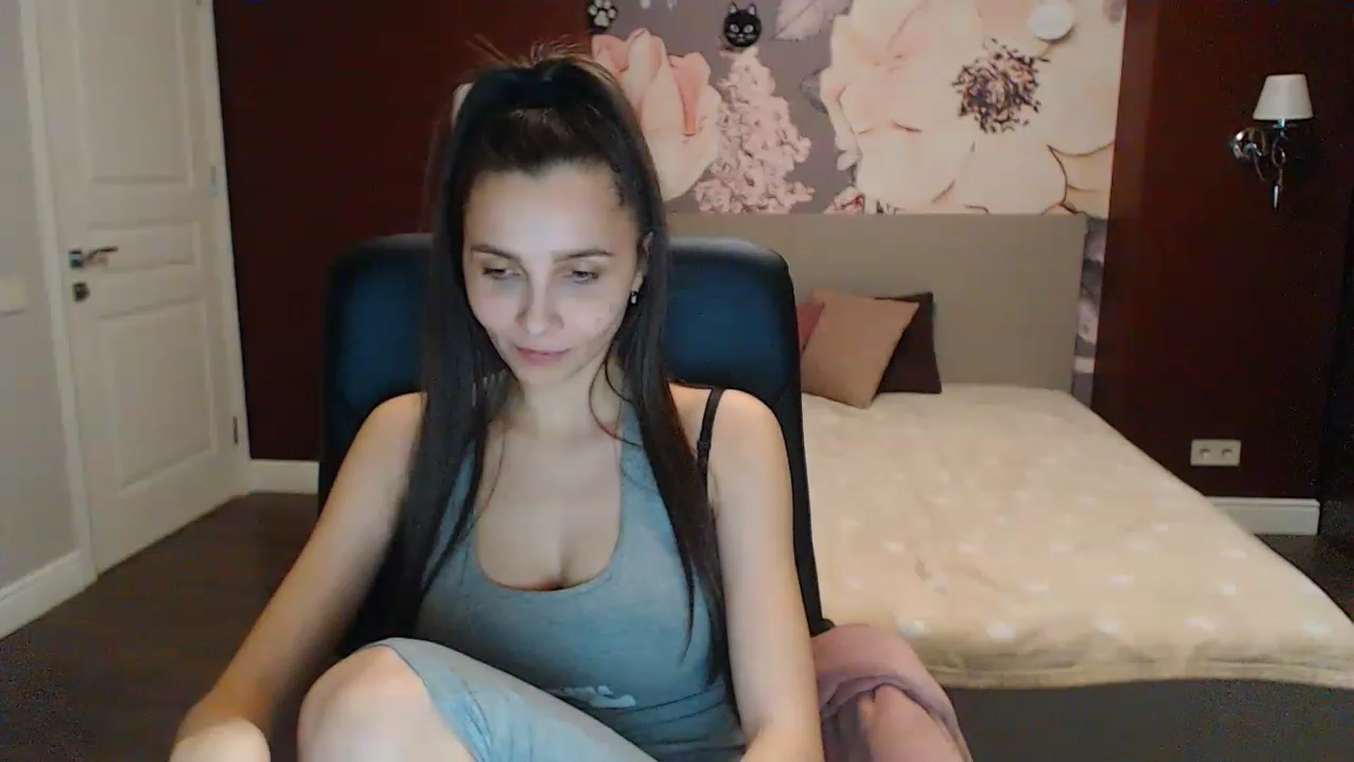 Gallery image thumbnail from Karina_Mils's myfreecams stream on, 02/12/2023, 15:43 image 1 of 20