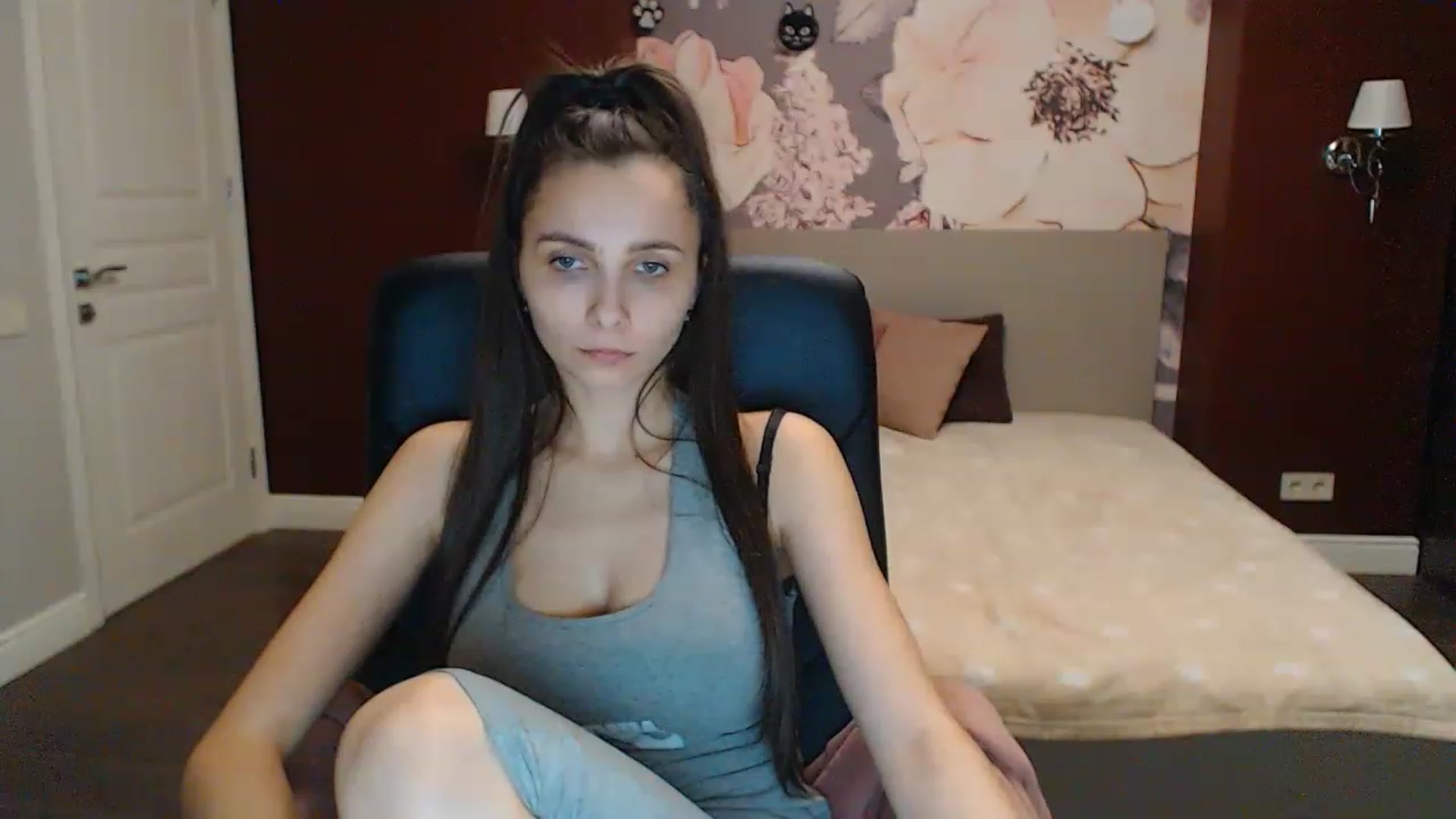 Gallery image thumbnail from Karina_Mils's myfreecams stream on, 02/12/2023, 15:43 image 4 of 20