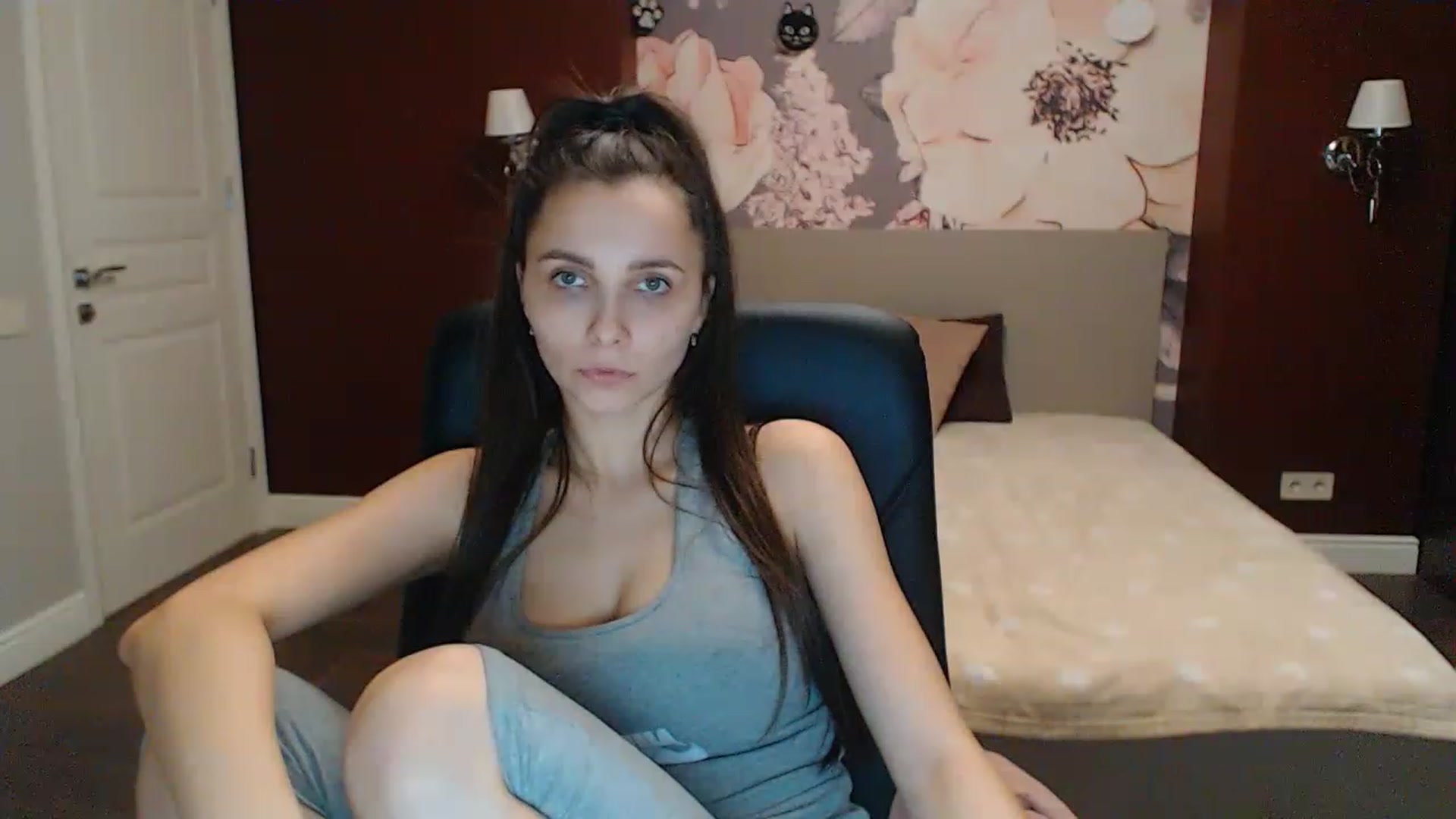 Gallery image thumbnail from Karina_Mils's myfreecams stream on, 02/12/2023, 15:43 image 18 of 20