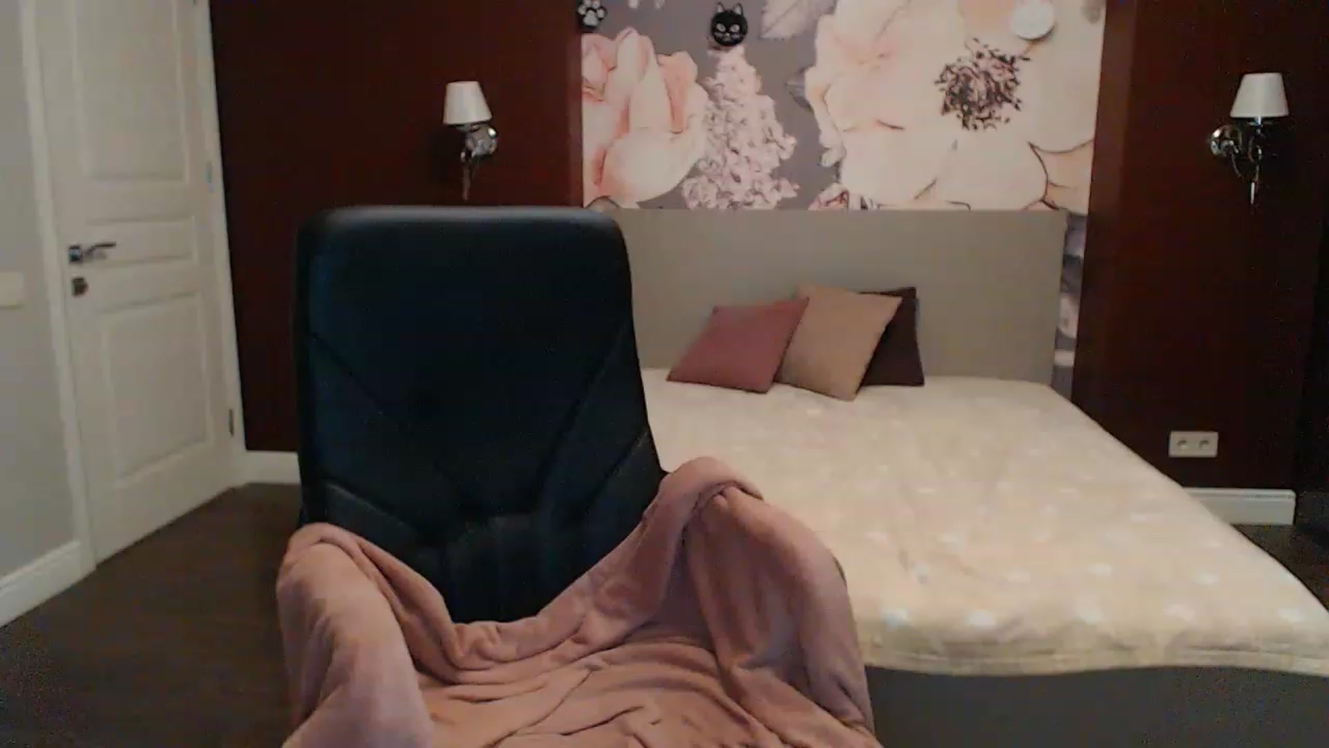 Gallery image thumbnail from Karina_Mils's myfreecams stream on, 02/12/2023, 15:43 image 11 of 20