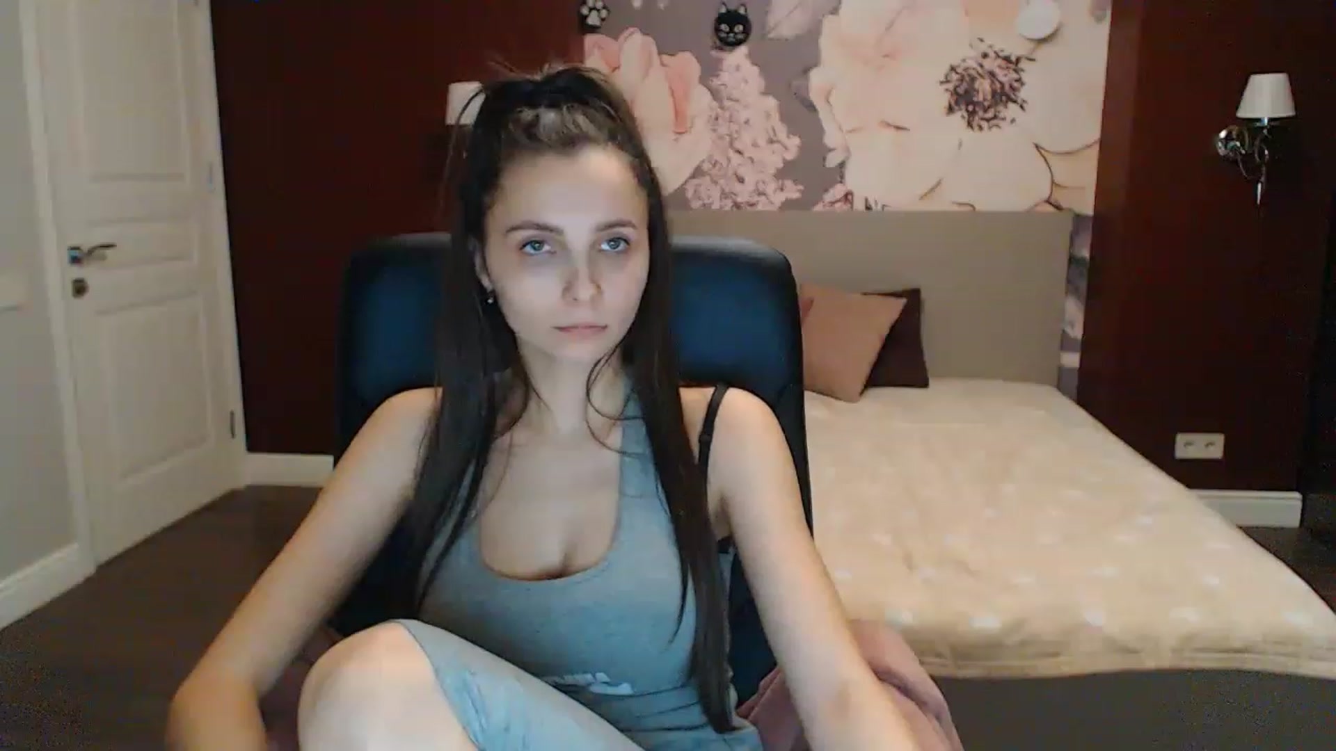 Gallery image thumbnail from Karina_Mils's myfreecams stream on, 02/12/2023, 15:43 image 9 of 20
