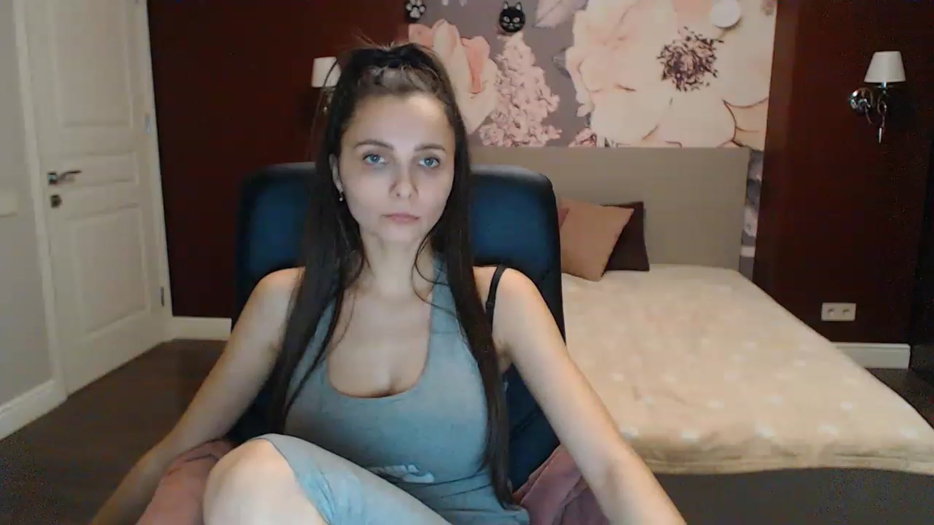 Gallery image thumbnail from Karina_Mils's myfreecams stream on, 02/12/2023, 15:43 image 3 of 20