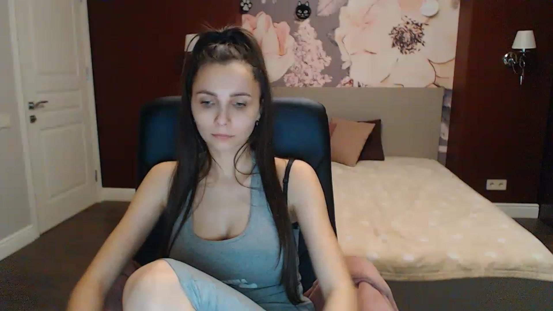 Gallery image thumbnail from Karina_Mils's myfreecams stream on, 02/12/2023, 15:43 image 10 of 20