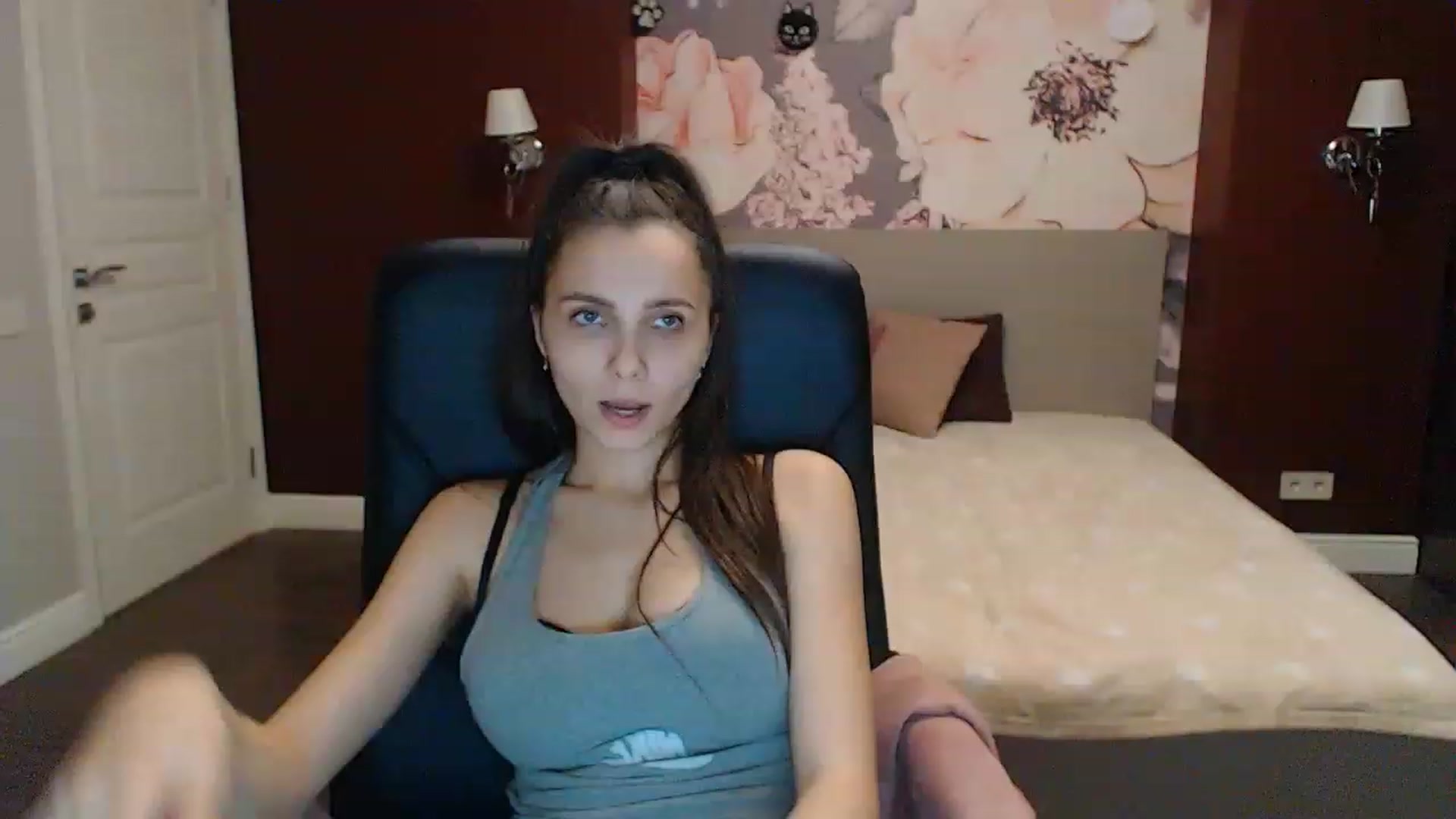 Gallery image thumbnail from Karina_Mils's myfreecams stream on, 02/12/2023, 16:10 image 9 of 20