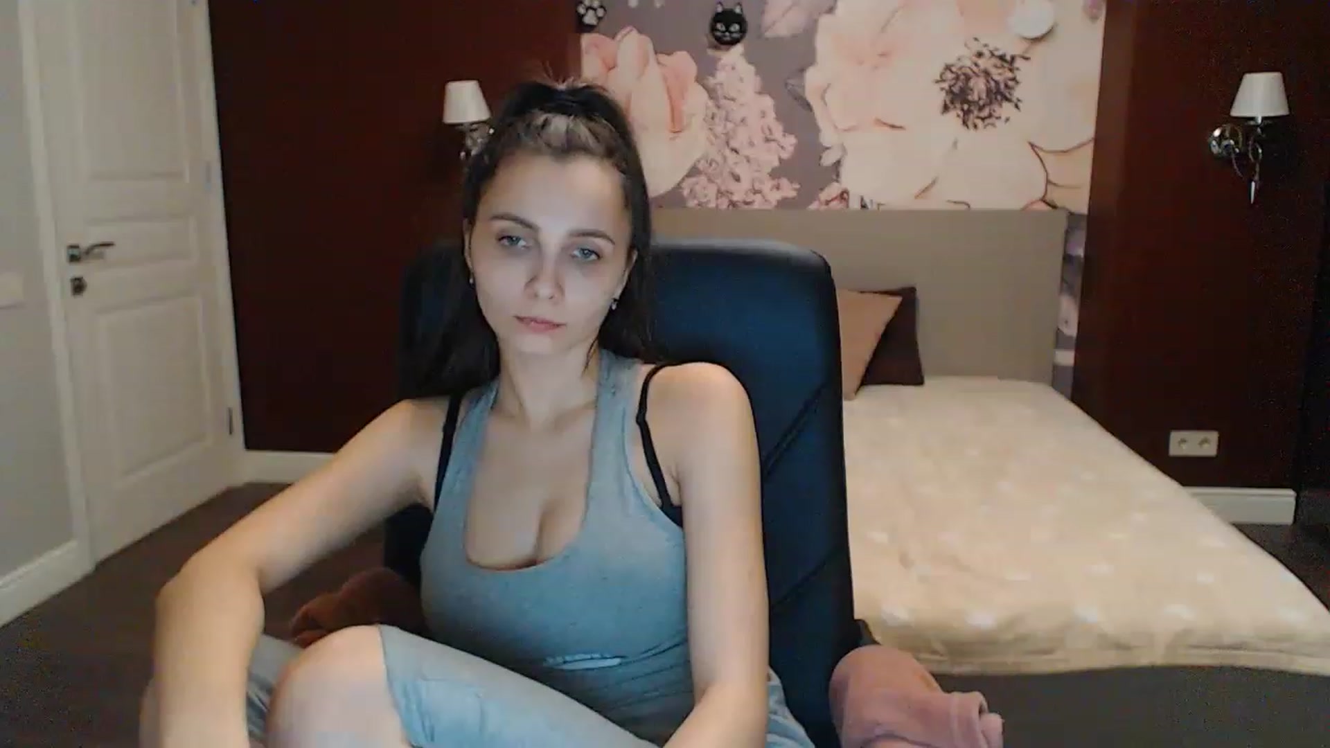 Gallery image thumbnail from Karina_Mils's myfreecams stream on, 02/12/2023, 16:10 image 11 of 20