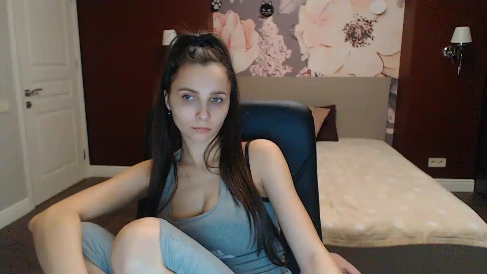 Gallery image thumbnail from Karina_Mils's myfreecams stream on, 02/12/2023, 16:10 image 4 of 20