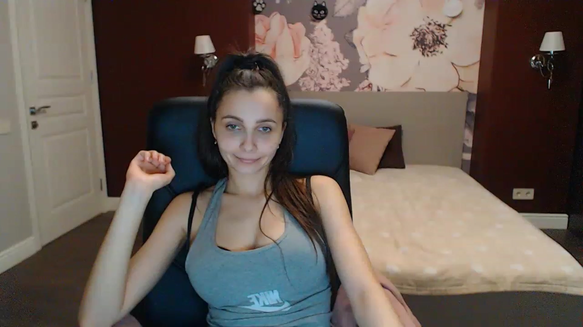Gallery image thumbnail from Karina_Mils's myfreecams stream on, 02/12/2023, 16:10 image 6 of 20