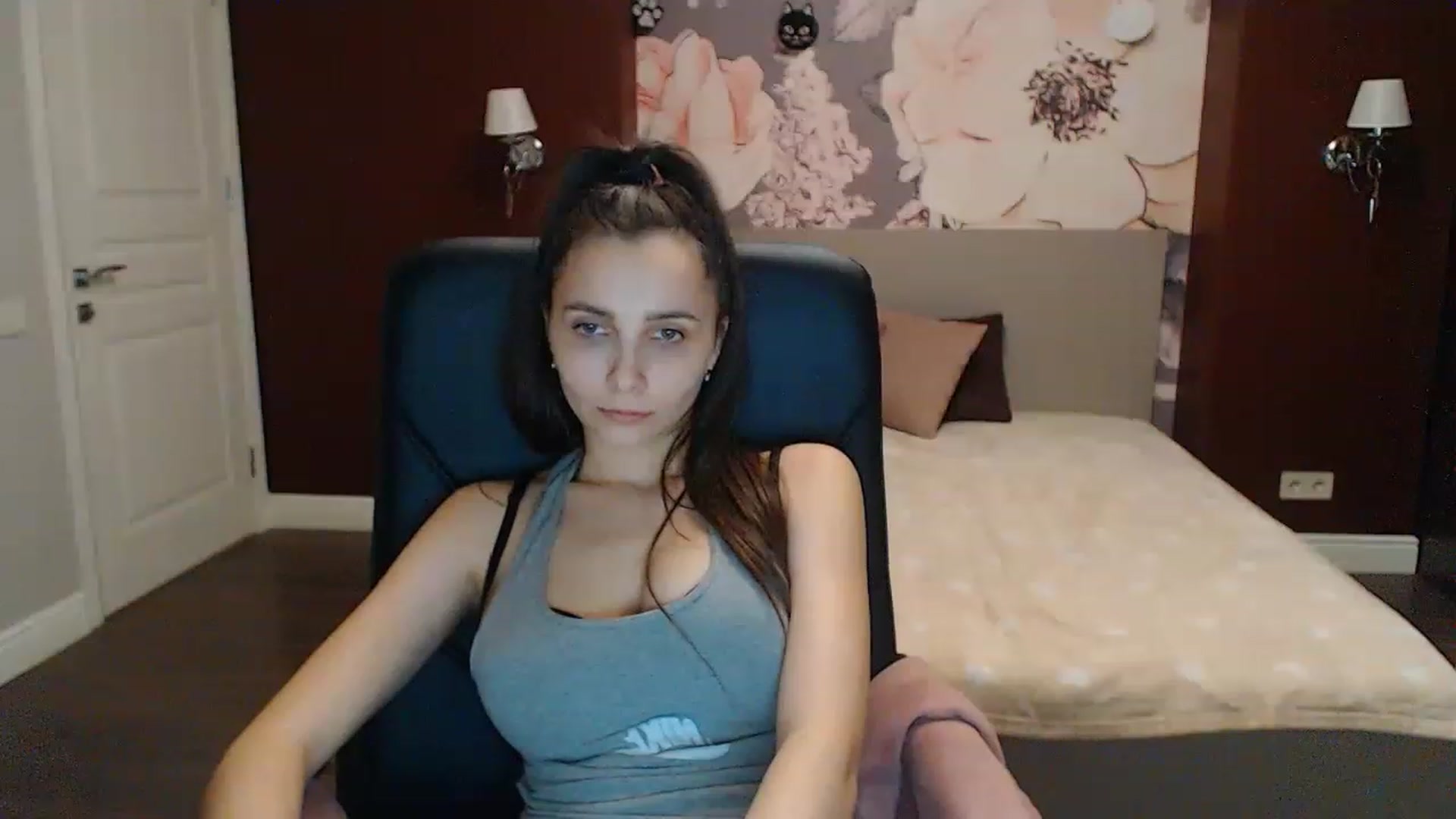 Gallery image thumbnail from Karina_Mils's myfreecams stream on, 02/12/2023, 16:10 image 8 of 20