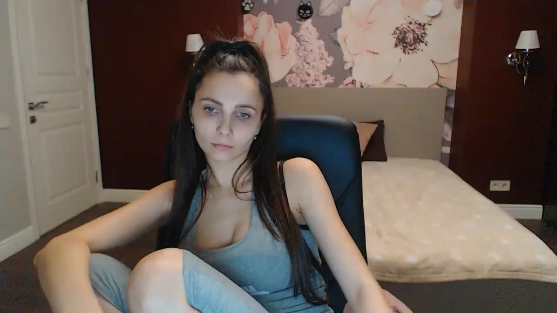 Gallery image thumbnail from Karina_Mils's myfreecams stream on, 02/12/2023, 16:10 image 3 of 20