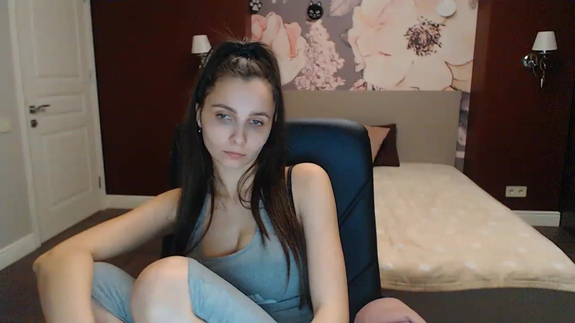 Gallery image thumbnail from Karina_Mils's myfreecams stream on, 02/12/2023, 16:10 image 5 of 20