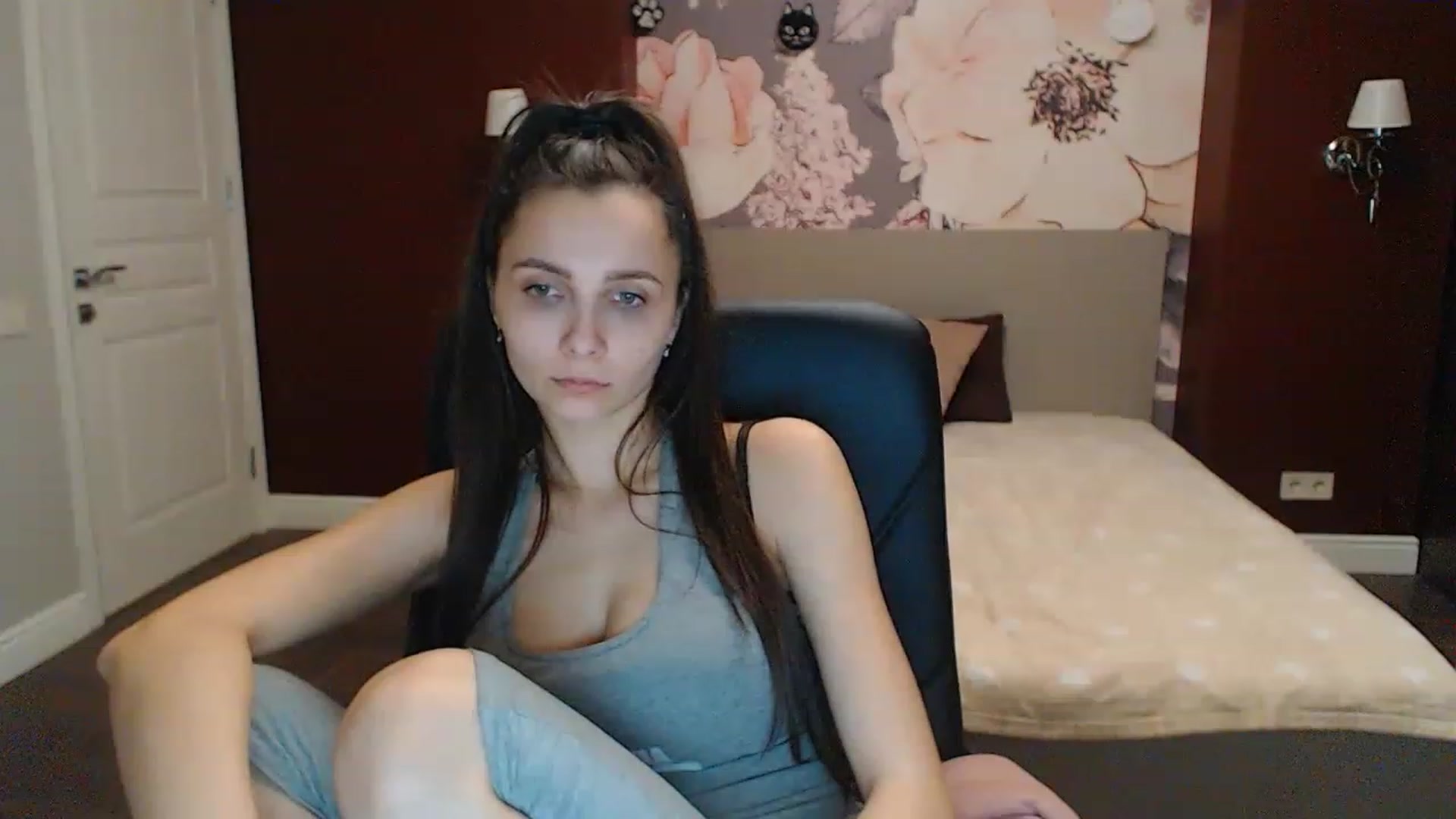 Gallery image thumbnail from Karina_Mils's myfreecams stream on, 02/12/2023, 16:10 image 2 of 20