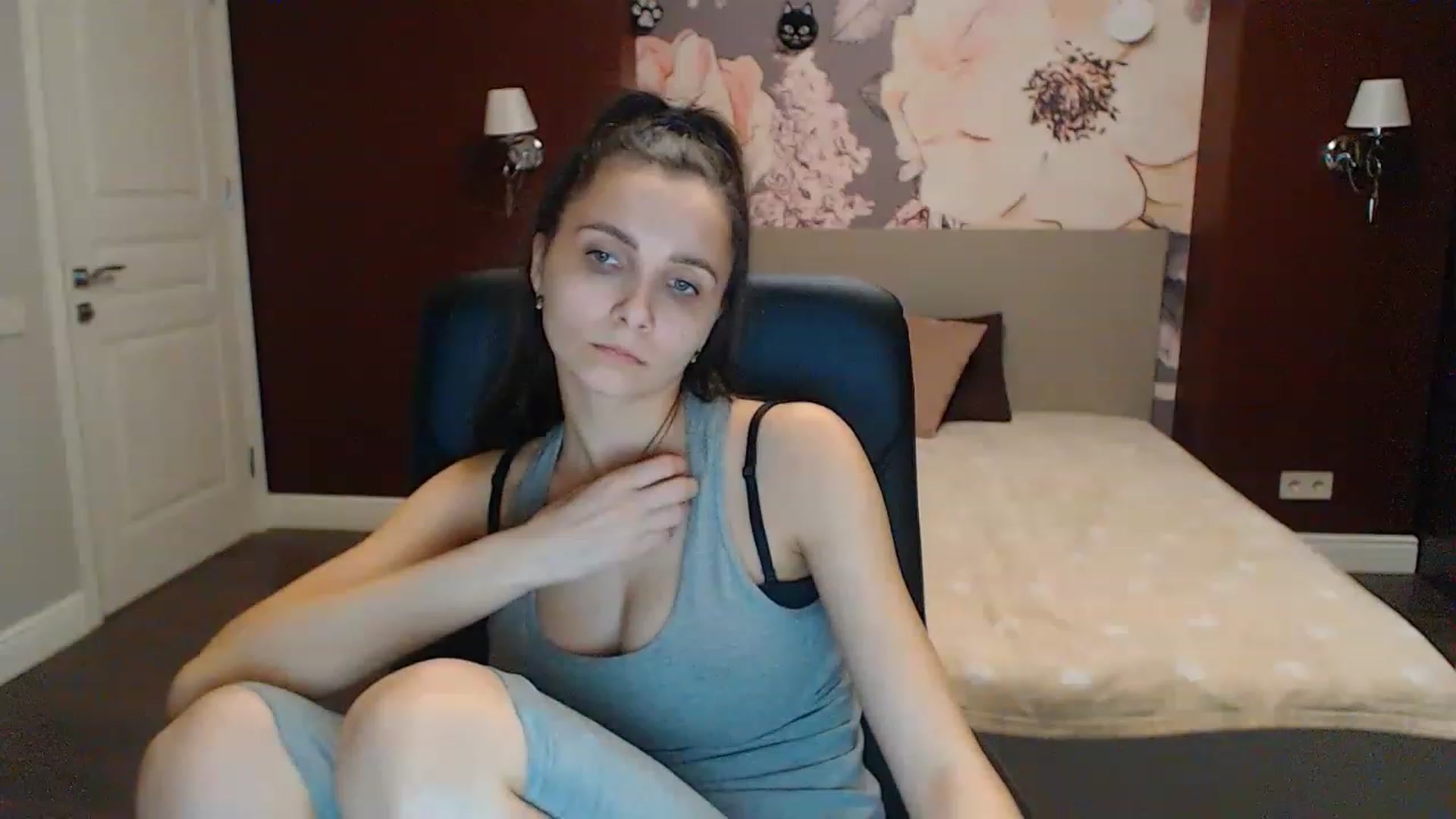 Gallery image thumbnail from Karina_Mils's myfreecams stream on, 02/12/2023, 17:04 image 2 of 20