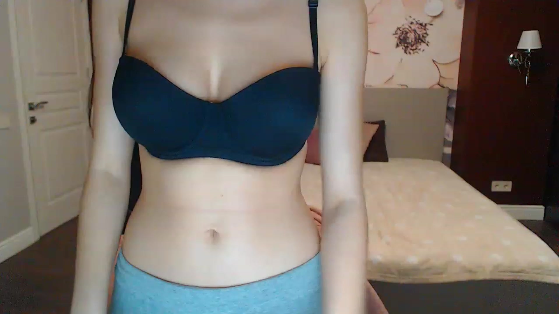 Gallery image thumbnail from Karina_Mils's myfreecams stream on, 02/12/2023, 17:04 image 13 of 20
