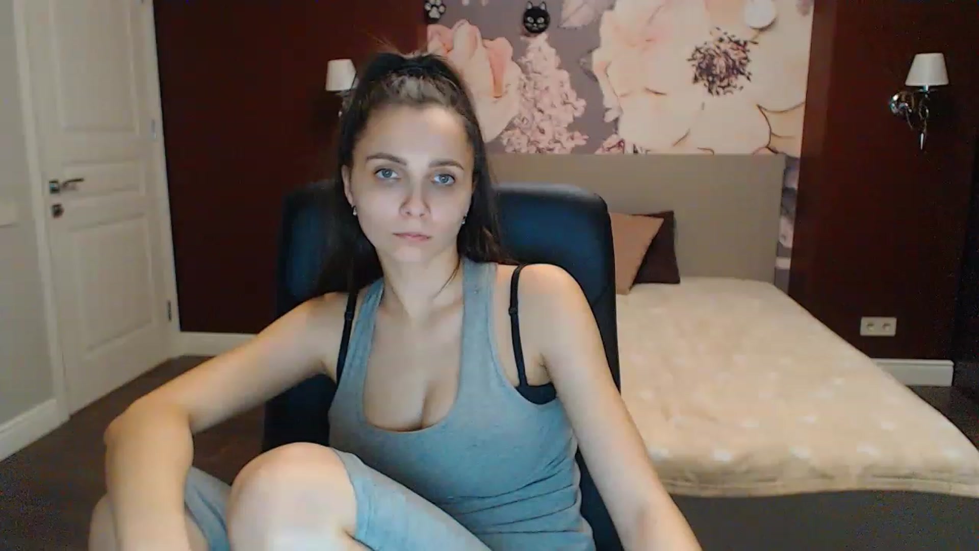 Gallery image thumbnail from Karina_Mils's myfreecams stream on, 02/12/2023, 17:04 image 1 of 20
