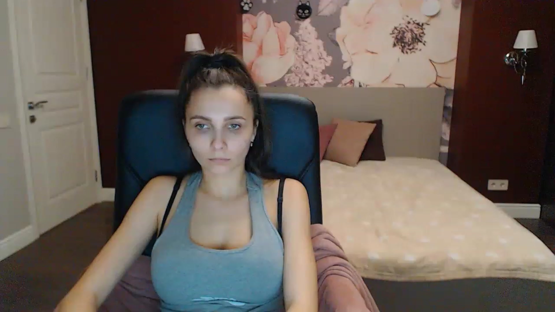 Gallery image thumbnail from Karina_Mils's myfreecams stream on, 02/12/2023, 17:04 image 9 of 20