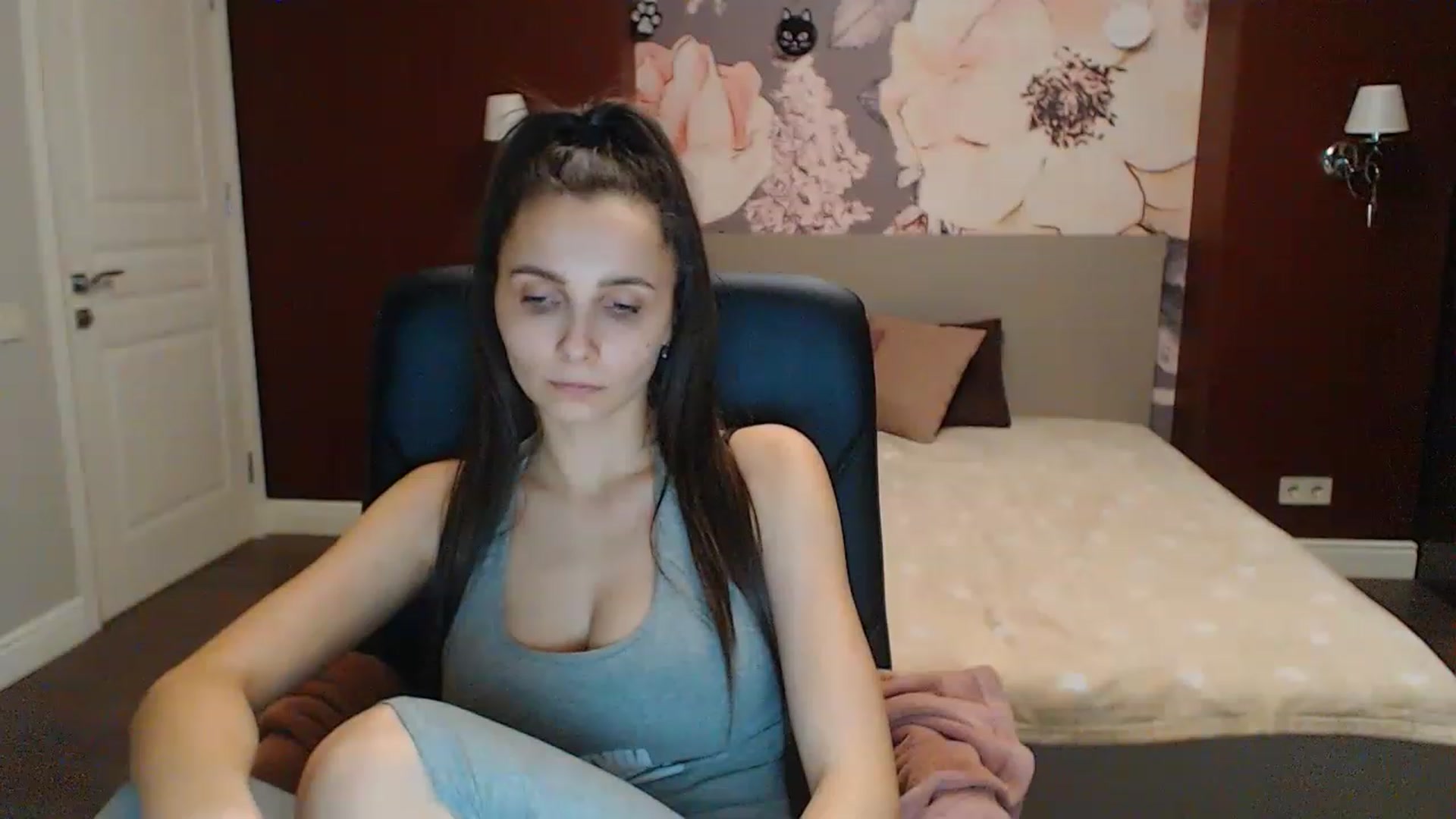 Gallery image thumbnail from Karina_Mils's myfreecams stream on, 02/12/2023, 17:04 image 18 of 20