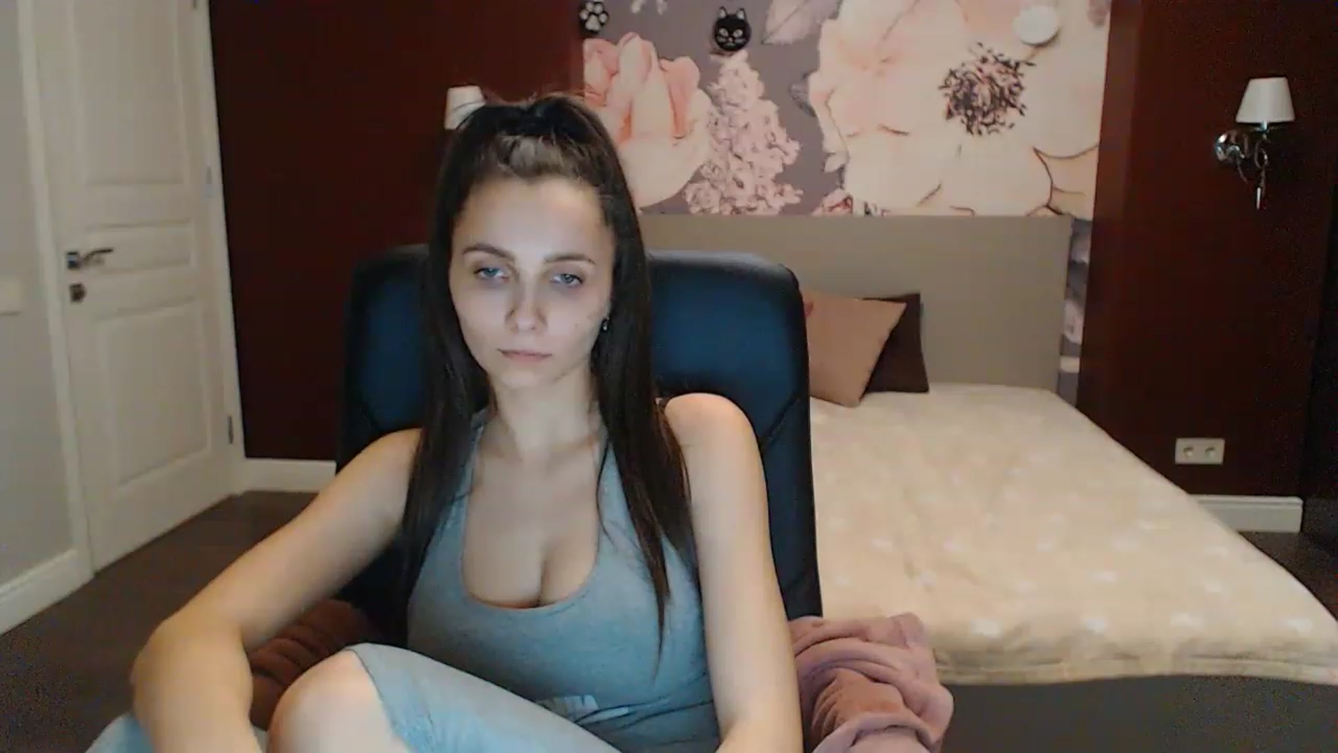 Gallery image thumbnail from Karina_Mils's myfreecams stream on, 02/12/2023, 17:04 image 19 of 20