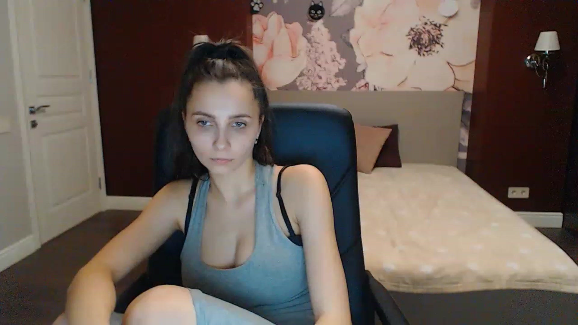 Gallery image thumbnail from Karina_Mils's myfreecams stream on, 02/12/2023, 17:04 image 7 of 20