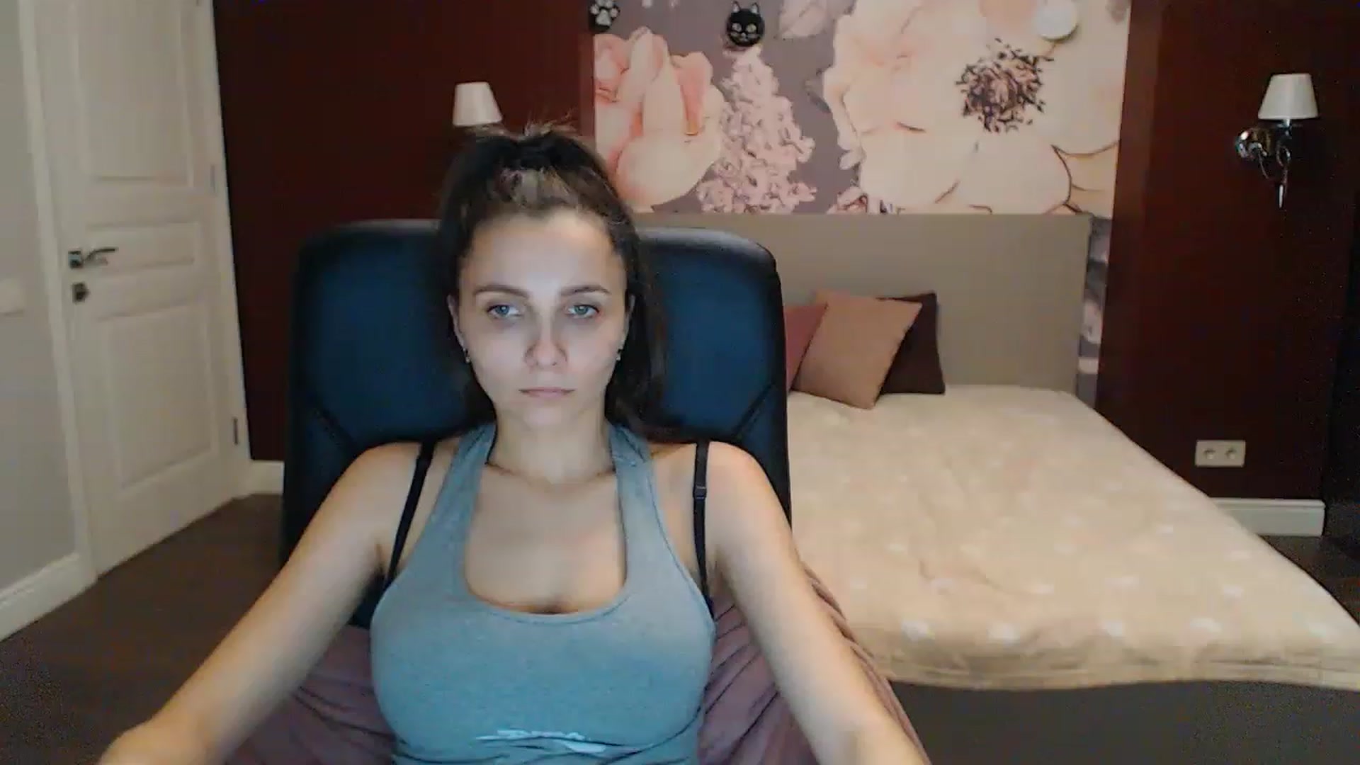Gallery image thumbnail from Karina_Mils's myfreecams stream on, 02/12/2023, 17:04 image 10 of 20