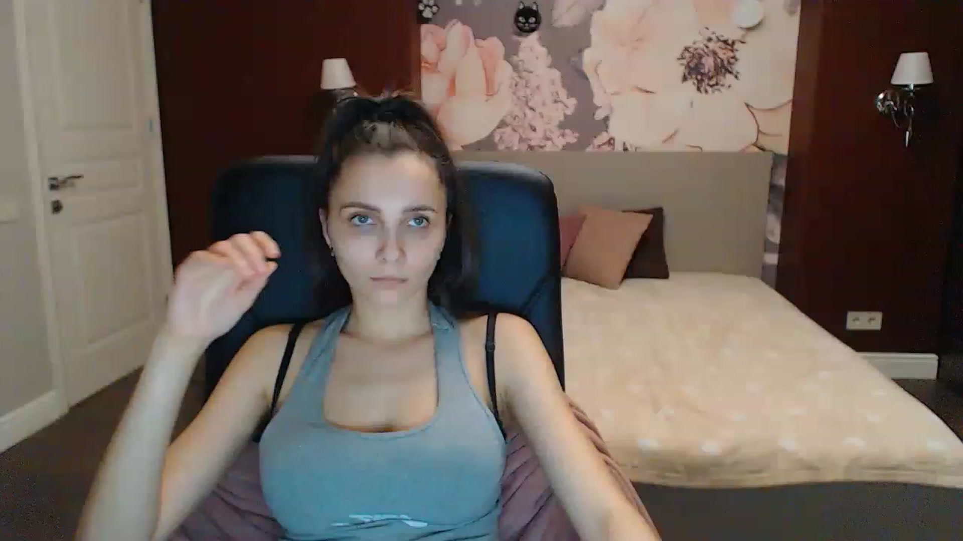 Gallery image thumbnail from Karina_Mils's myfreecams stream on, 02/12/2023, 17:04 image 11 of 20