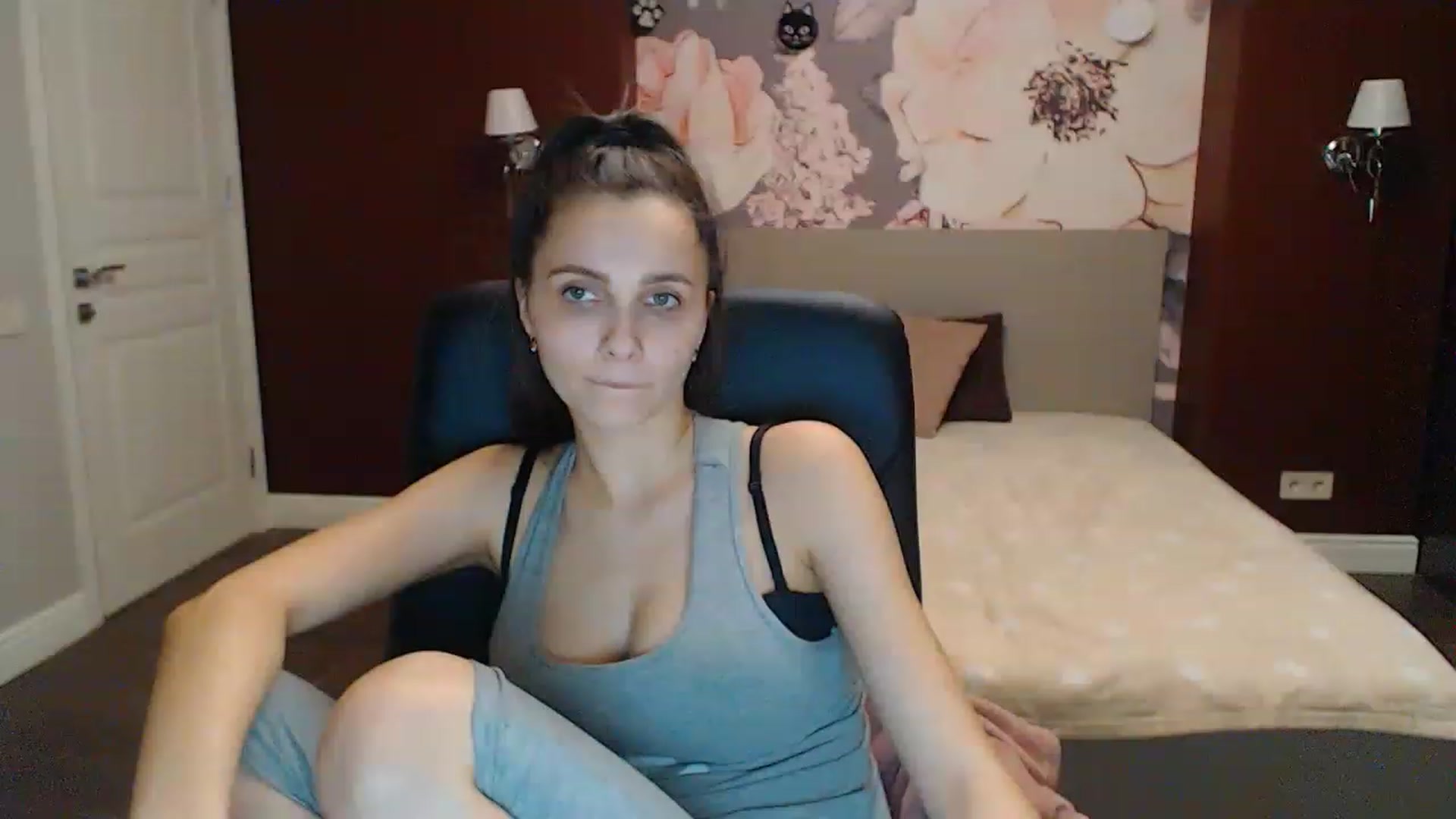 Gallery image thumbnail from Karina_Mils's myfreecams stream on, 02/12/2023, 17:04 image 15 of 20