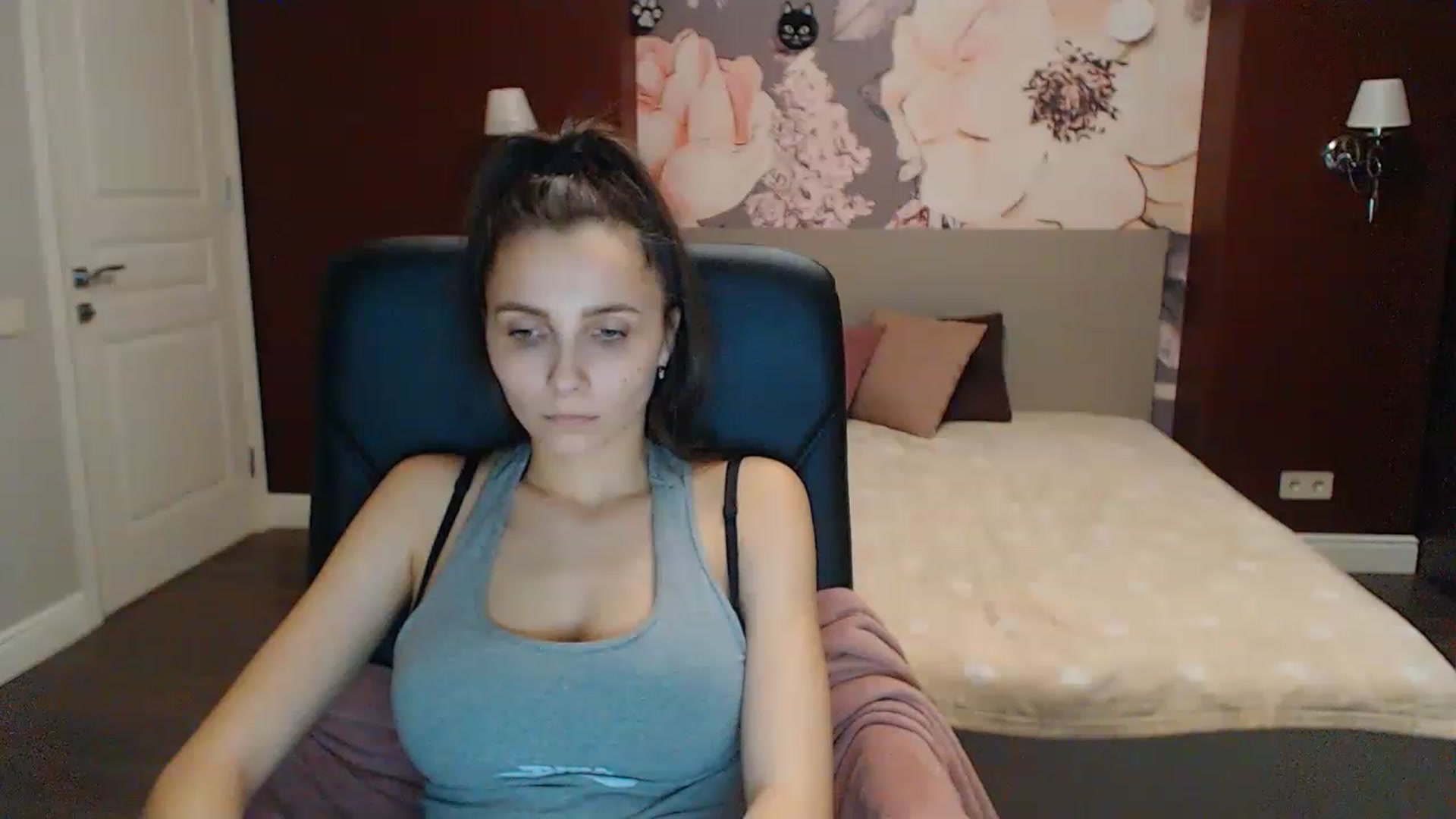 Gallery image thumbnail from Karina_Mils's myfreecams stream on, 02/12/2023, 17:04 image 8 of 20
