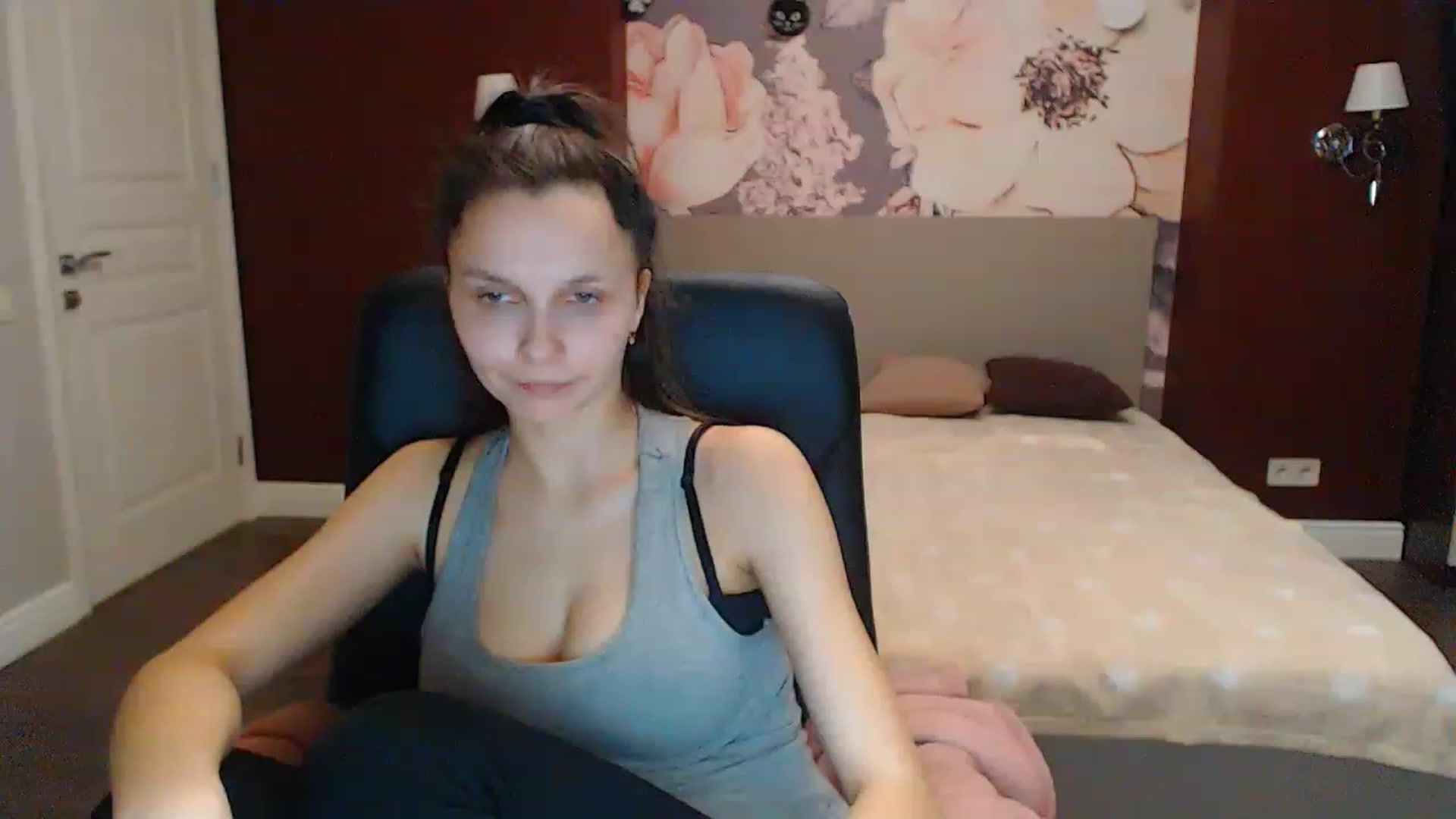 Gallery image thumbnail from Karina_Mils's myfreecams stream on, 02/14/2023, 07:44 image 15 of 20