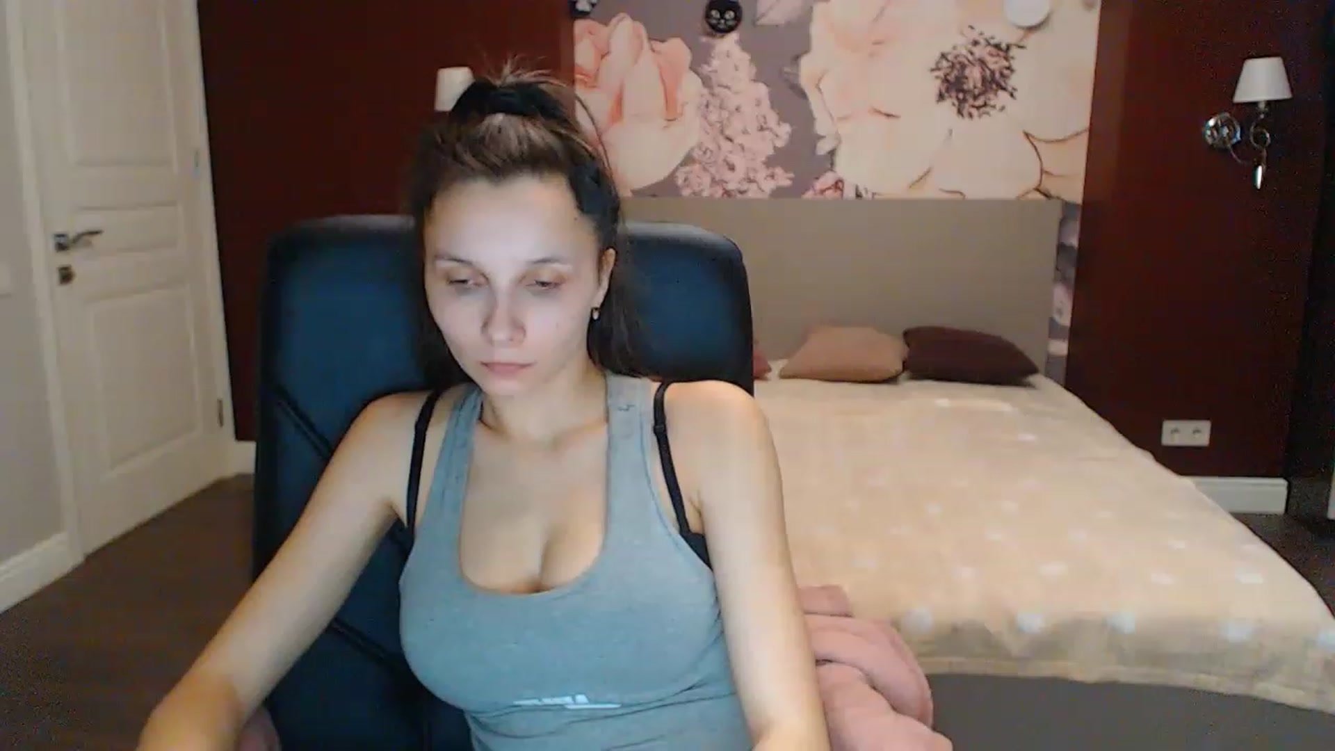 Gallery image thumbnail from Karina_Mils's myfreecams stream on, 02/14/2023, 07:44 image 18 of 20