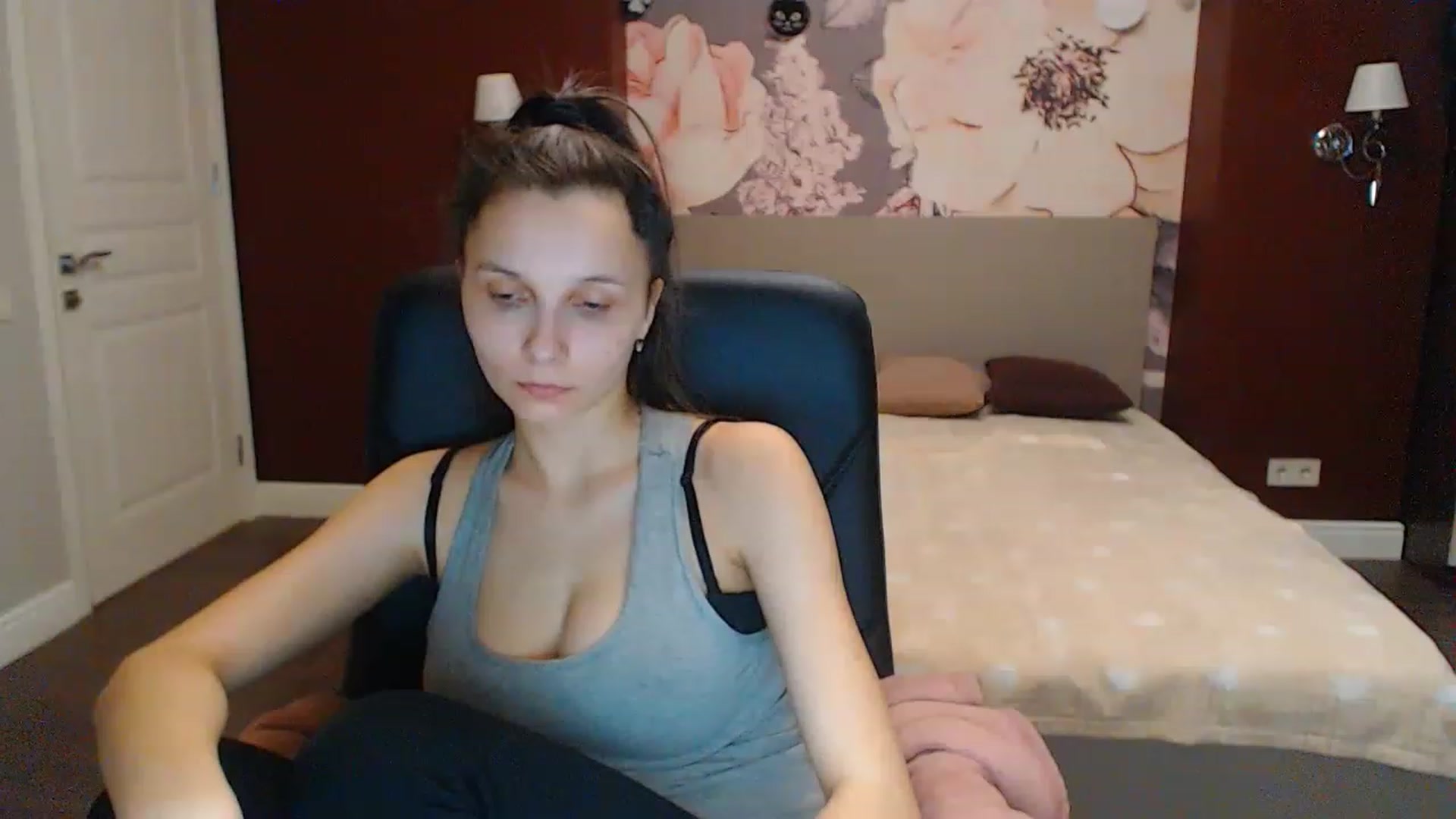 Gallery image thumbnail from Karina_Mils's myfreecams stream on, 02/14/2023, 07:44 image 17 of 20