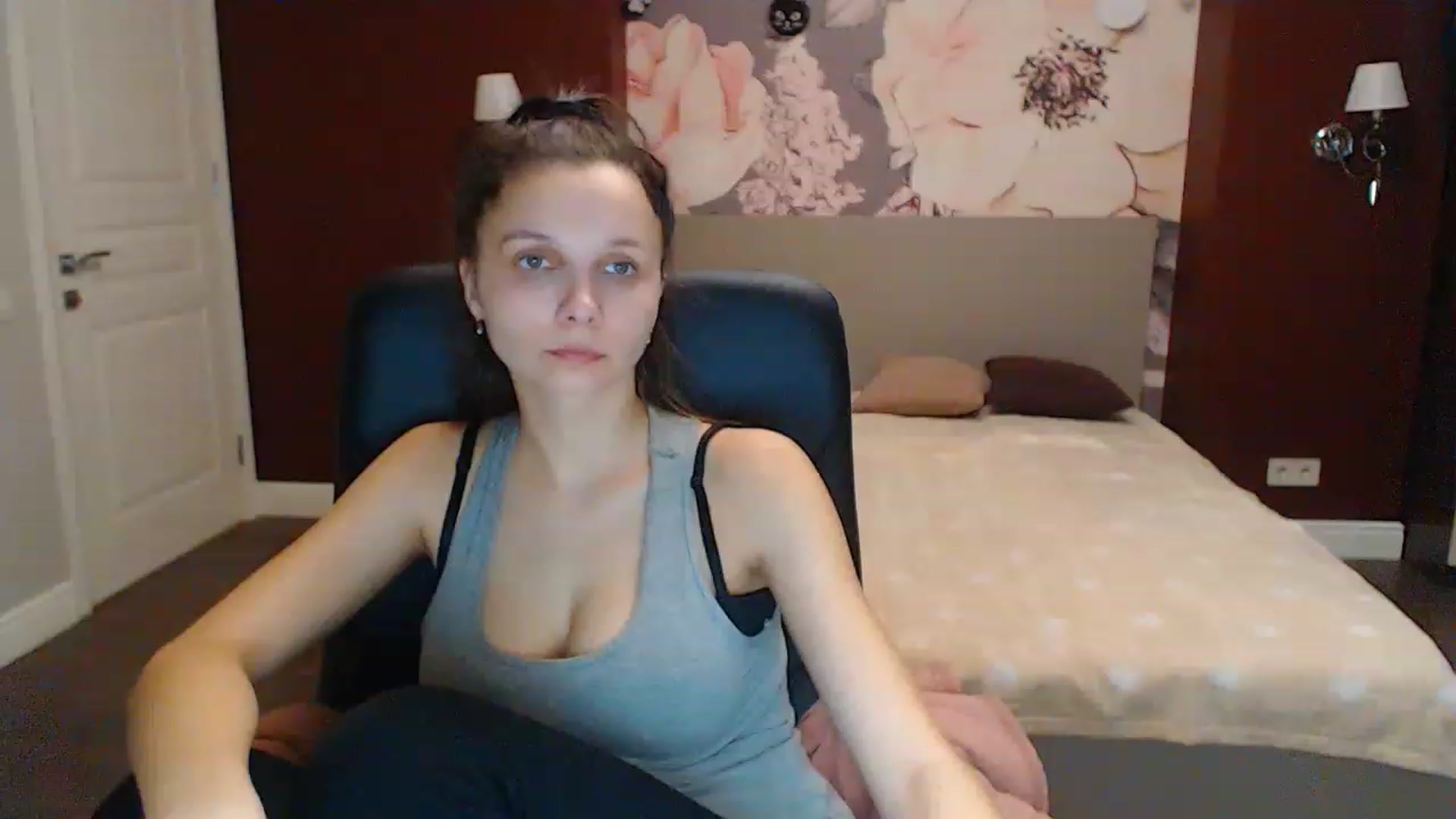 Gallery image thumbnail from Karina_Mils's myfreecams stream on, 02/14/2023, 07:44 image 13 of 20