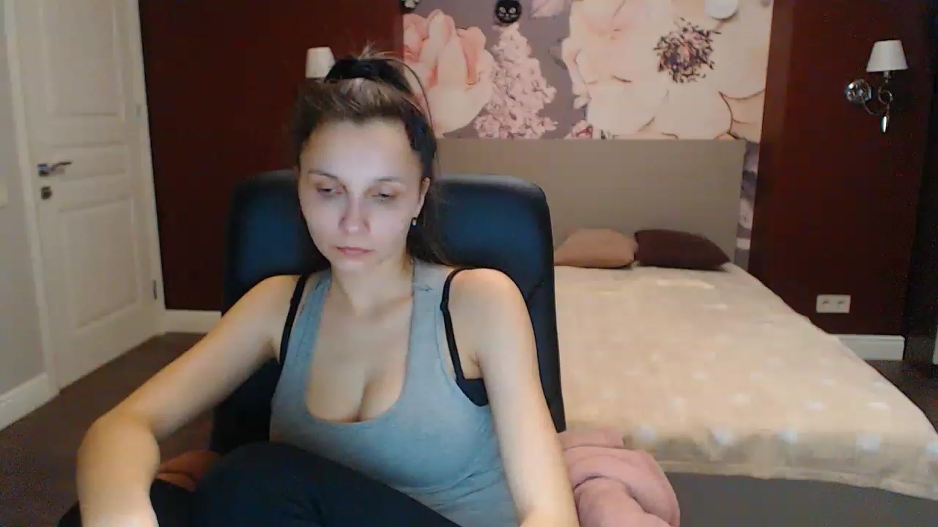 Gallery image thumbnail from Karina_Mils's myfreecams stream on, 02/14/2023, 07:44 image 14 of 20