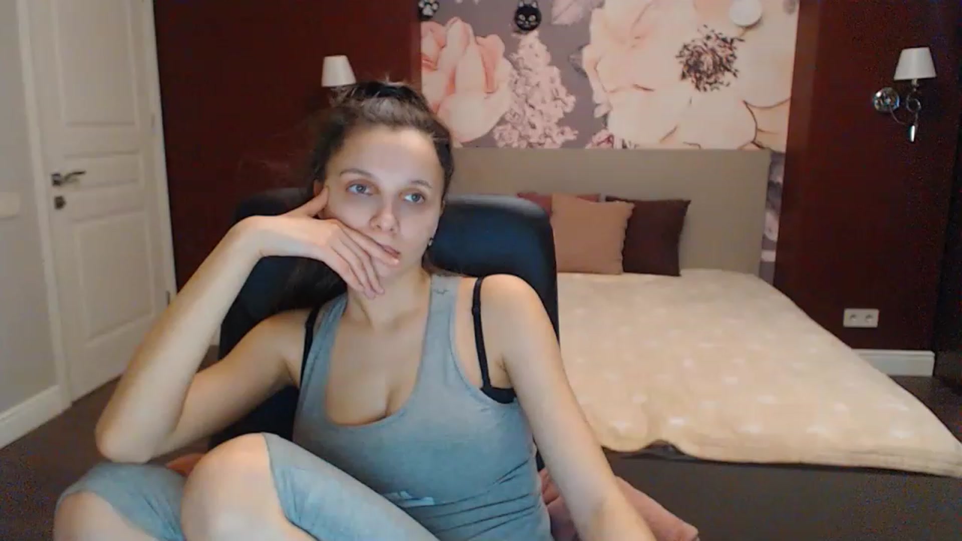 Gallery image thumbnail from Karina_Mils's myfreecams stream on, 02/14/2023, 08:53 image 19 of 20